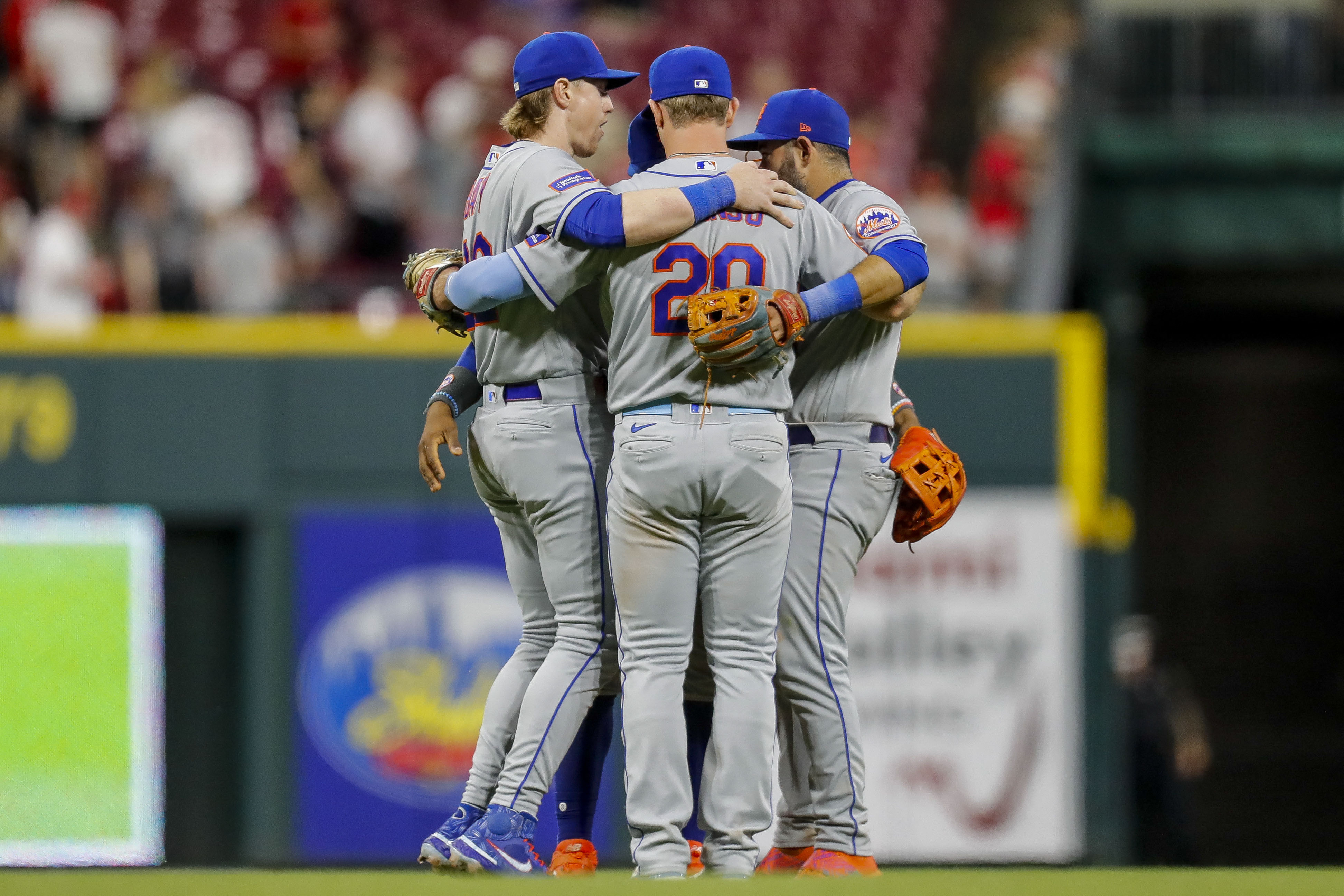 Justin Verlander beats 30th team as Mets clip Reds