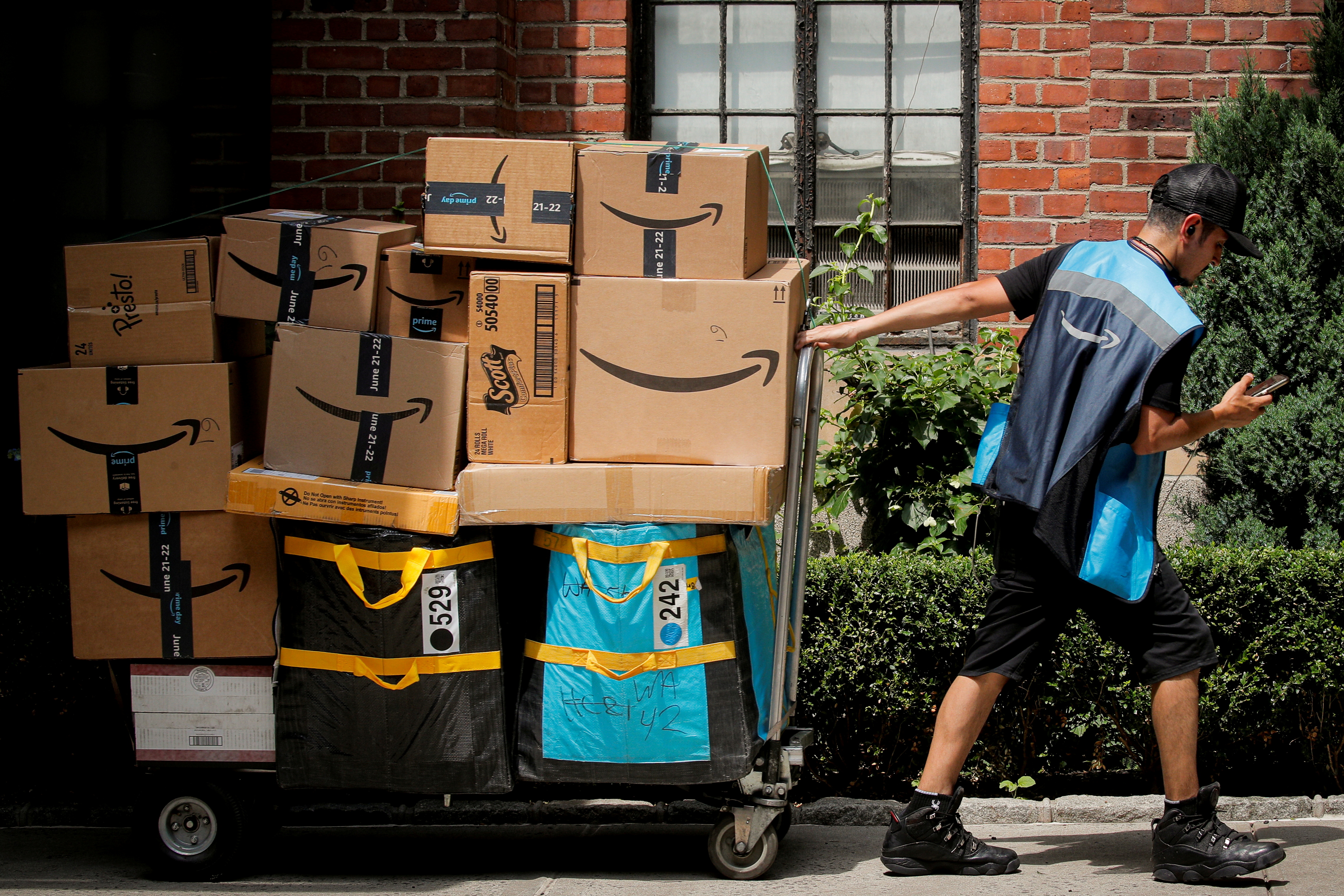 Amazon becomes the biggest delivery business in the U.S, outshining UPS and FedEx