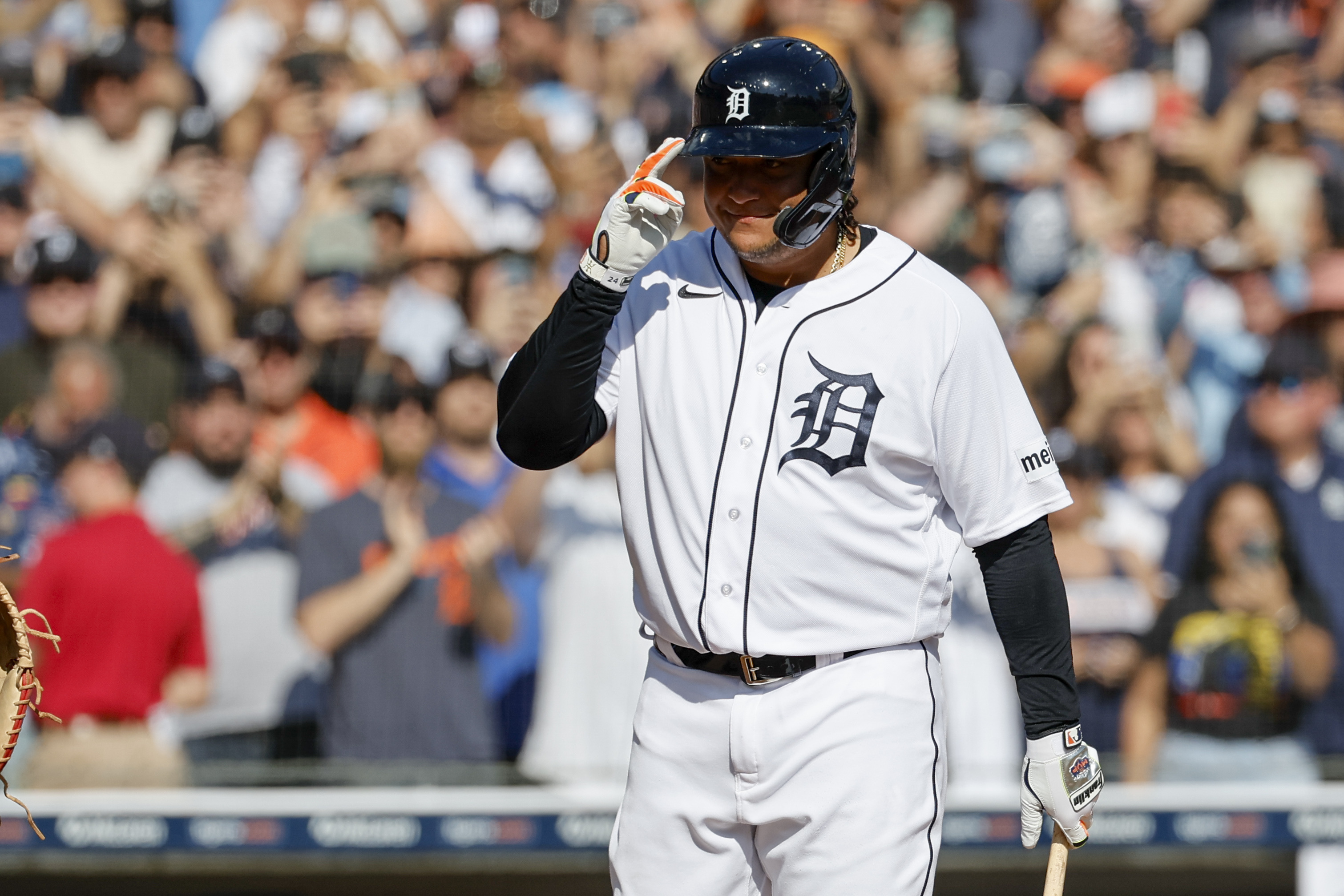 Cabrera's walk-off RBI single lifts Tigers over Guardians 4-3 Detroit News  - Bally Sports