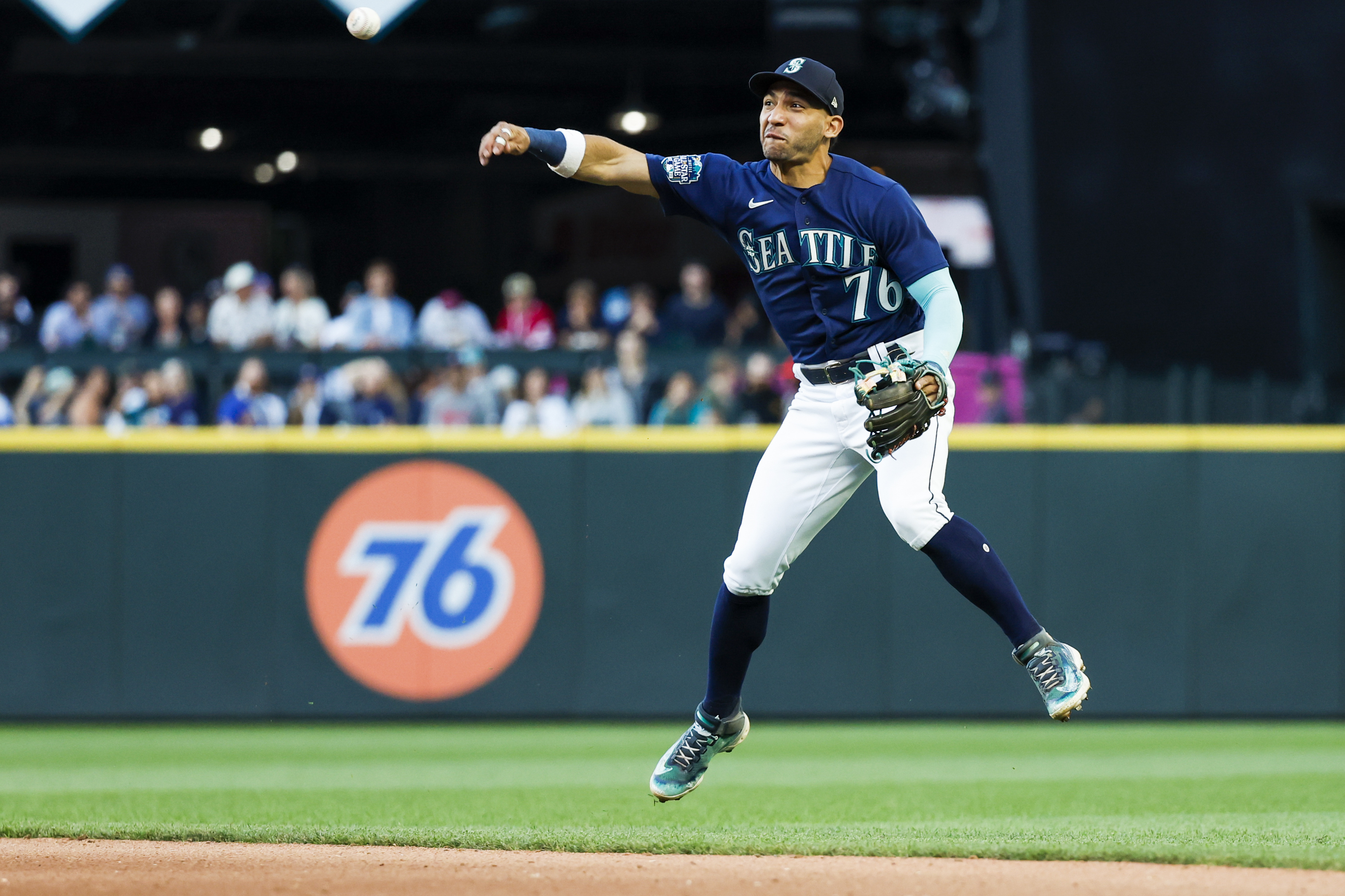 Report: Twins inquire about Mariners' Teoscar Hernandez, Ty France