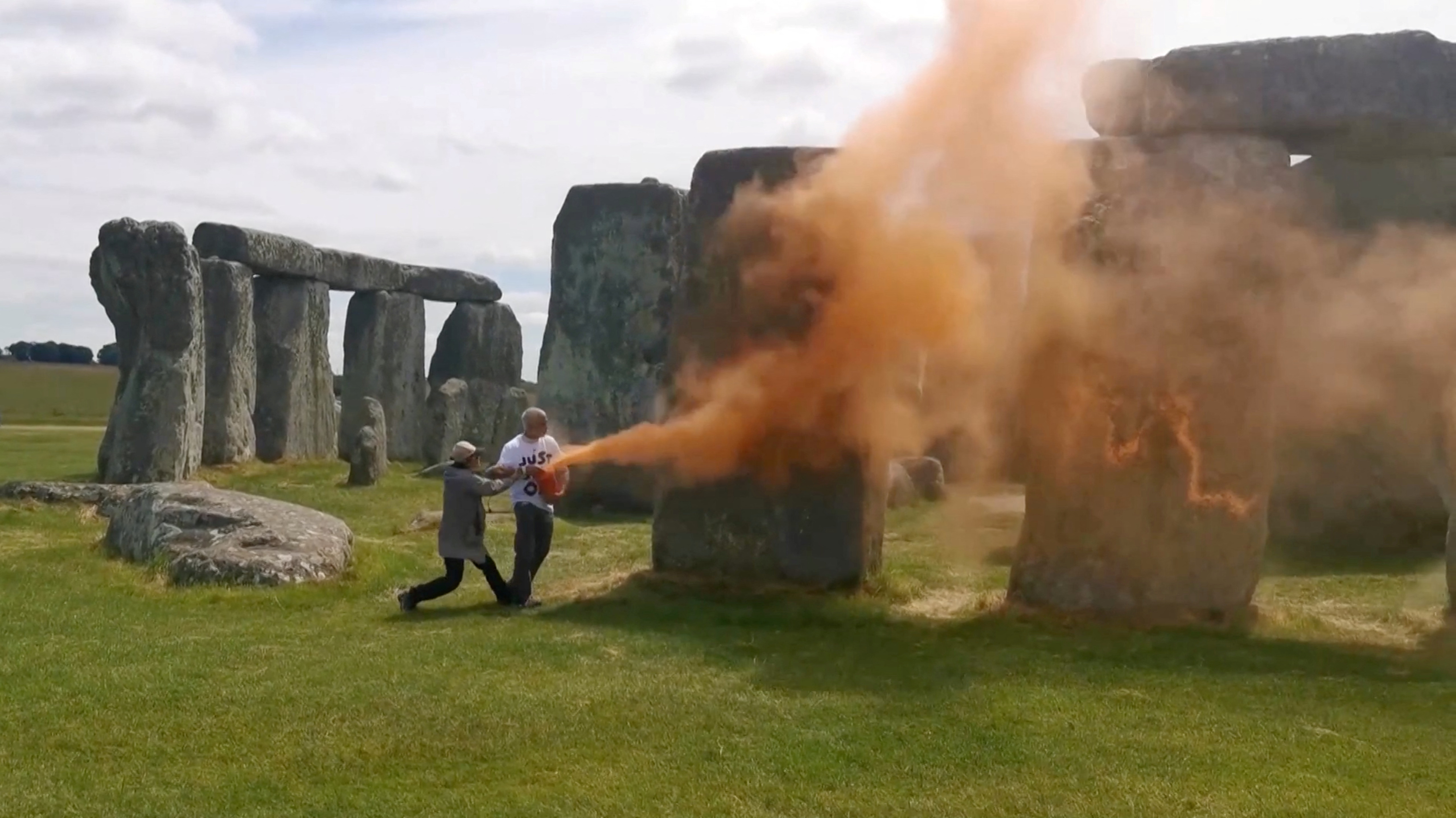 Britain's Stonehenge sprayed with paint by environmental protesters ...