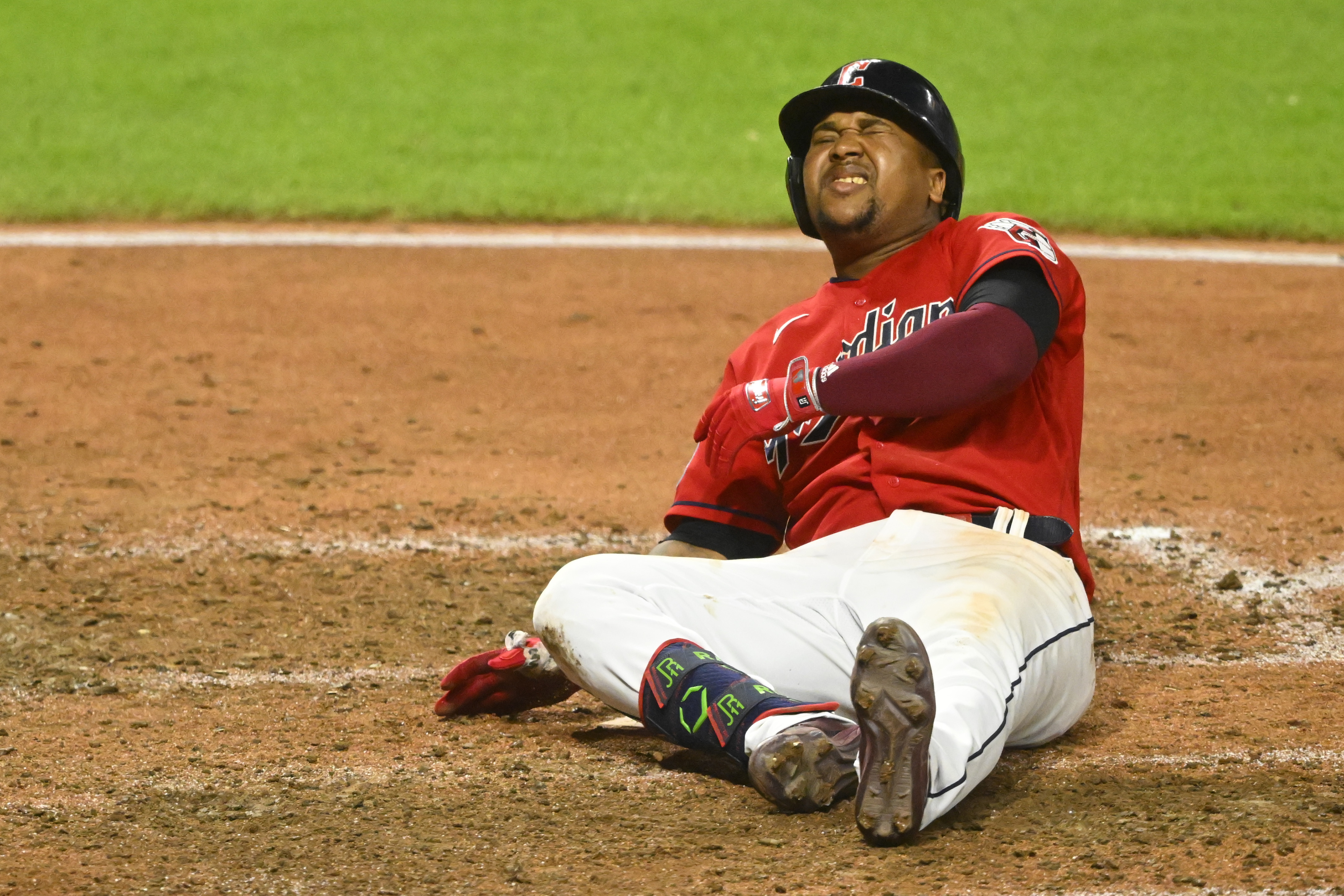 ATLANTA, GA – APRIL 07: Atlanta catcher Sean Murphy (12) reacts during the  MLB game between the San Diego Padres and the Atlanta Braves on April 7th,  2023 at Truist Park in