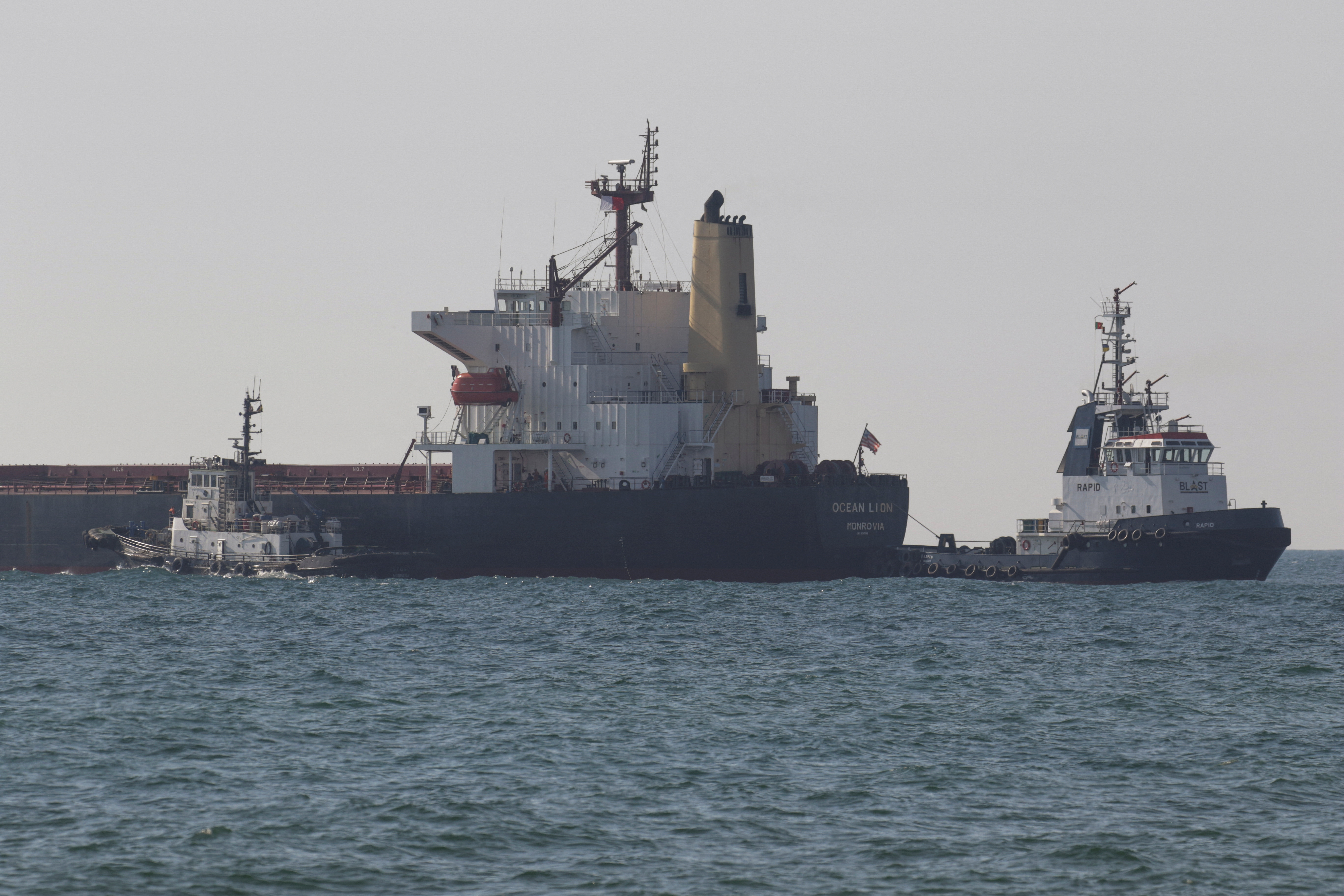 El granelero Ocean Lion sale del puerto marítimo de Chornomorsk