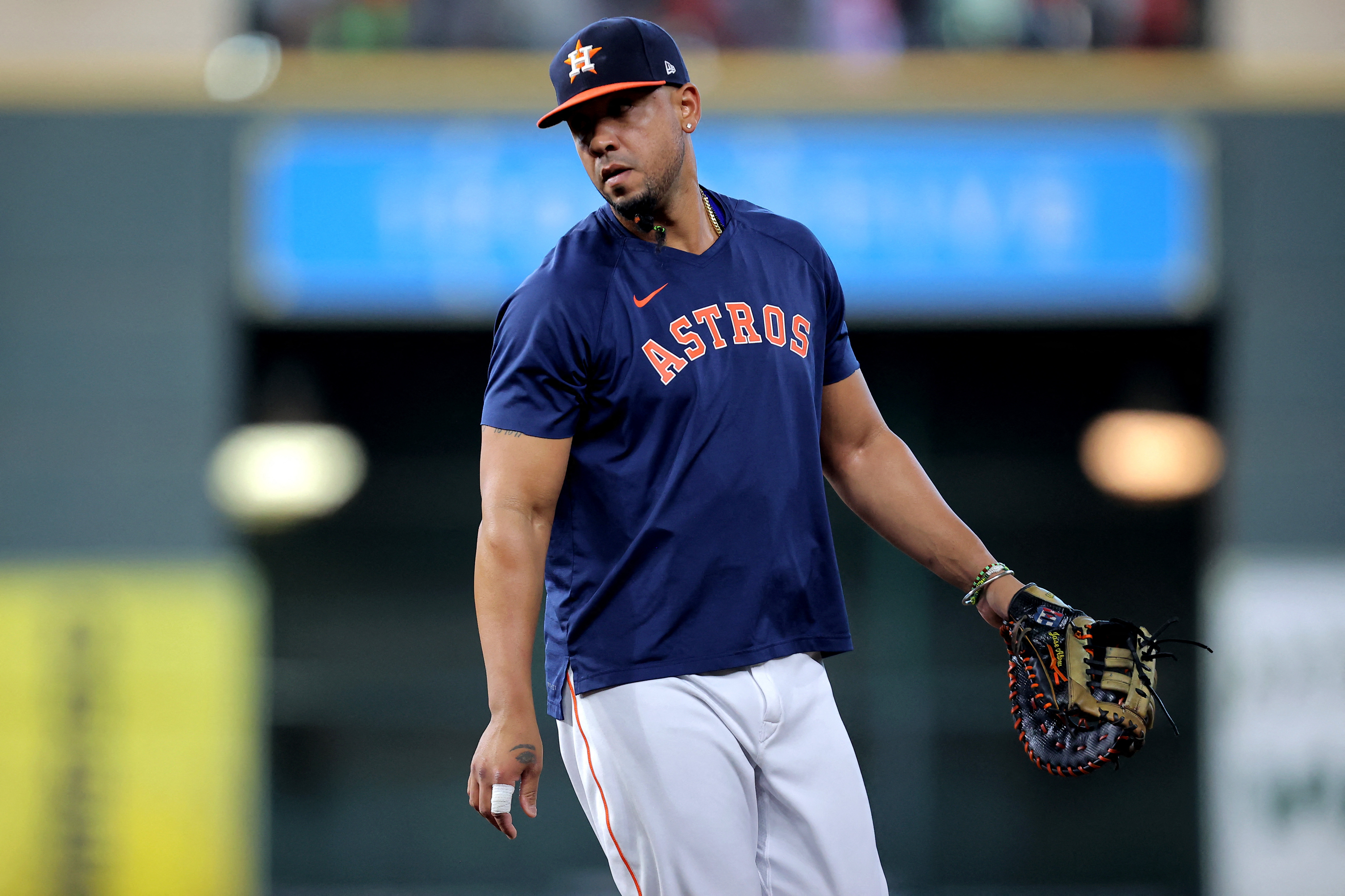 Astros 1, Mariners 0: Houston wins Game 3 in 18 to sweep