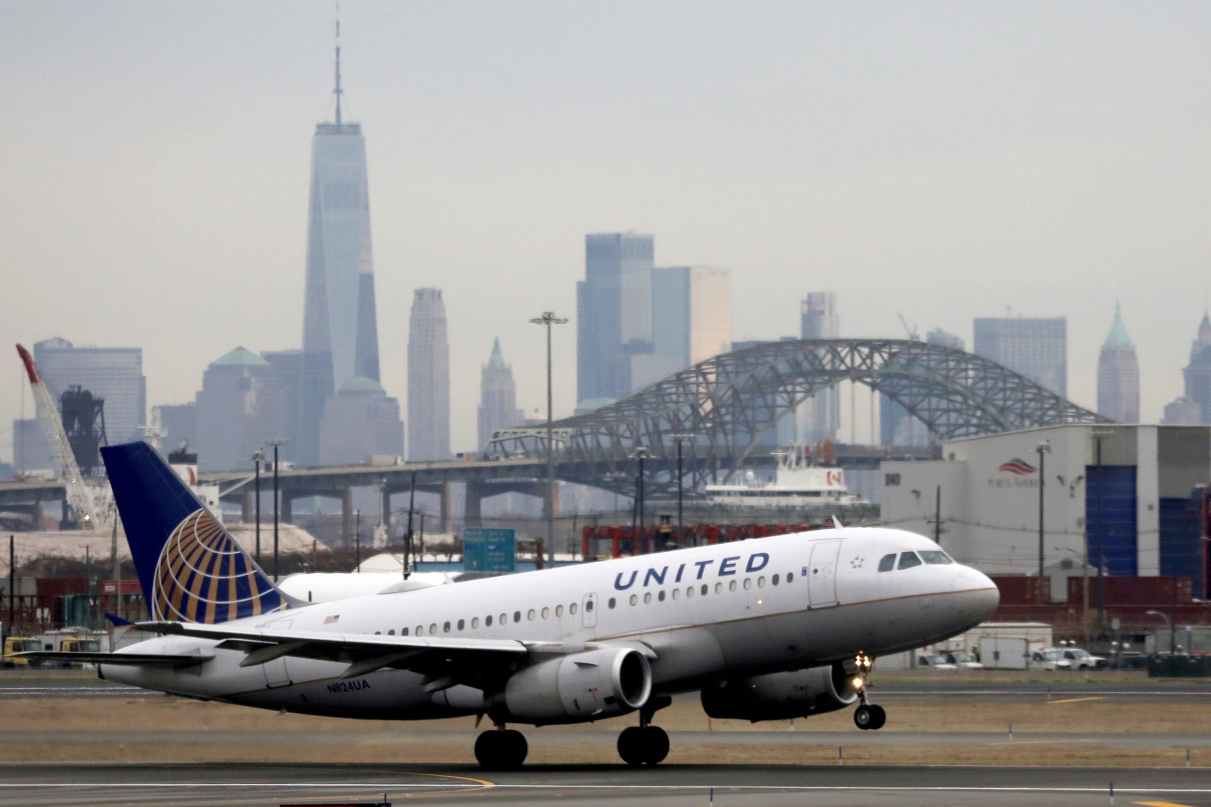 A United Airlines passenger jet takes off with New York City as a backdrop, at Newark Liberty International Airport, New Jersey, U.S. December 6, 2019. REUTERS/Chris Helgren