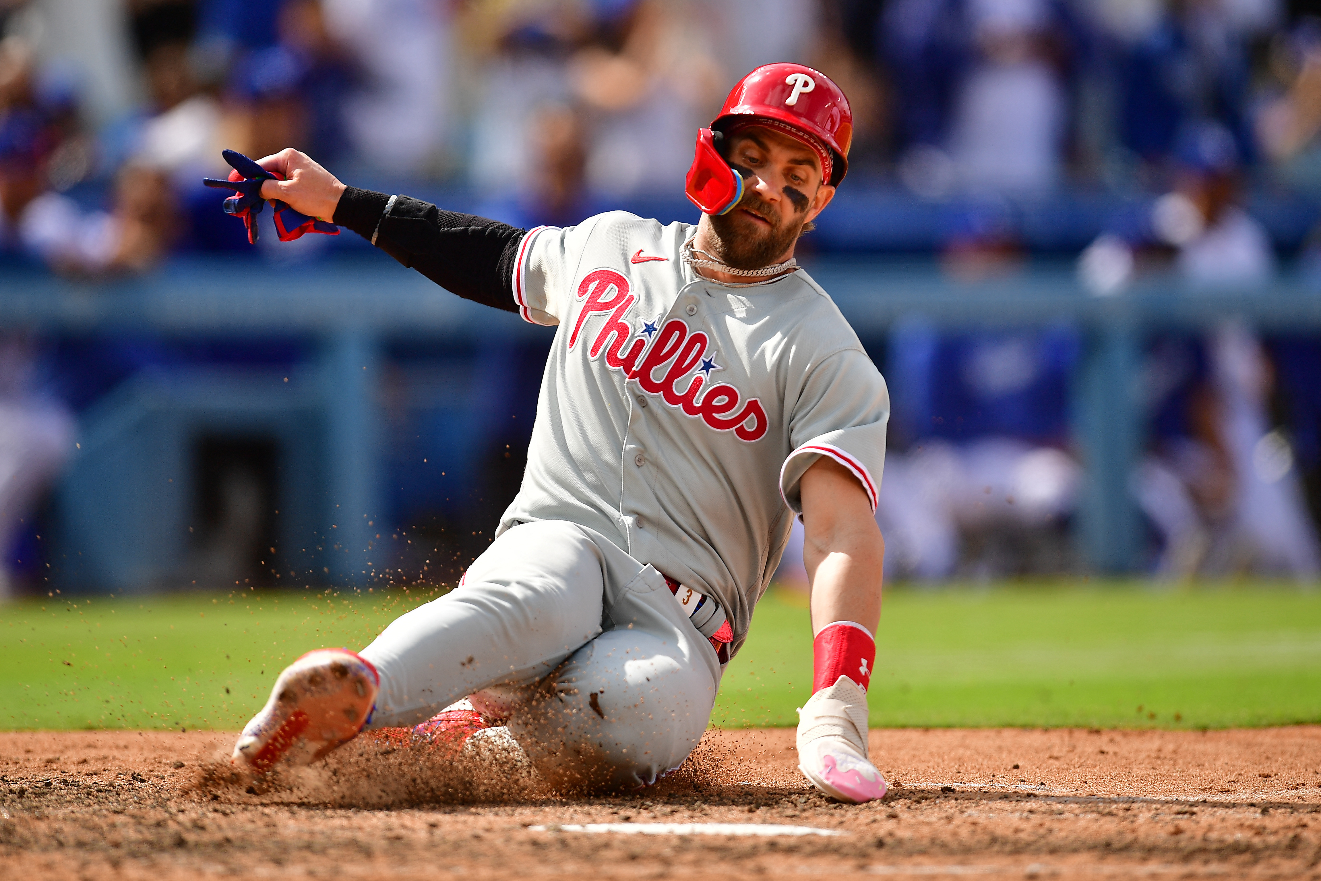 Dodgers stun Phillies on Max Muncy's walk-off grand slam