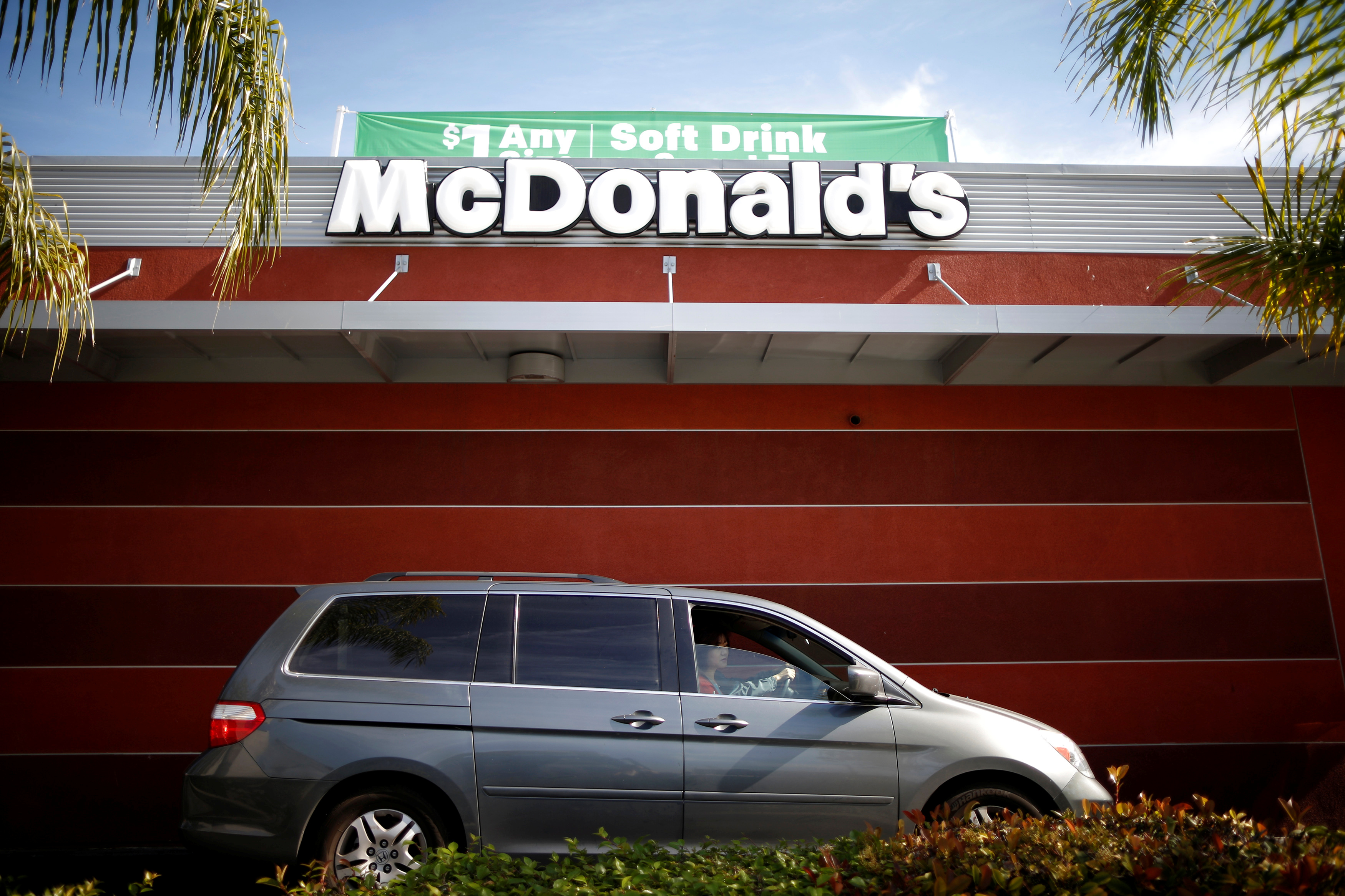 People wait at a McDonald's drive through in Los Angeles, California March 17, 2015. REUTERS/Lucy Nicholson