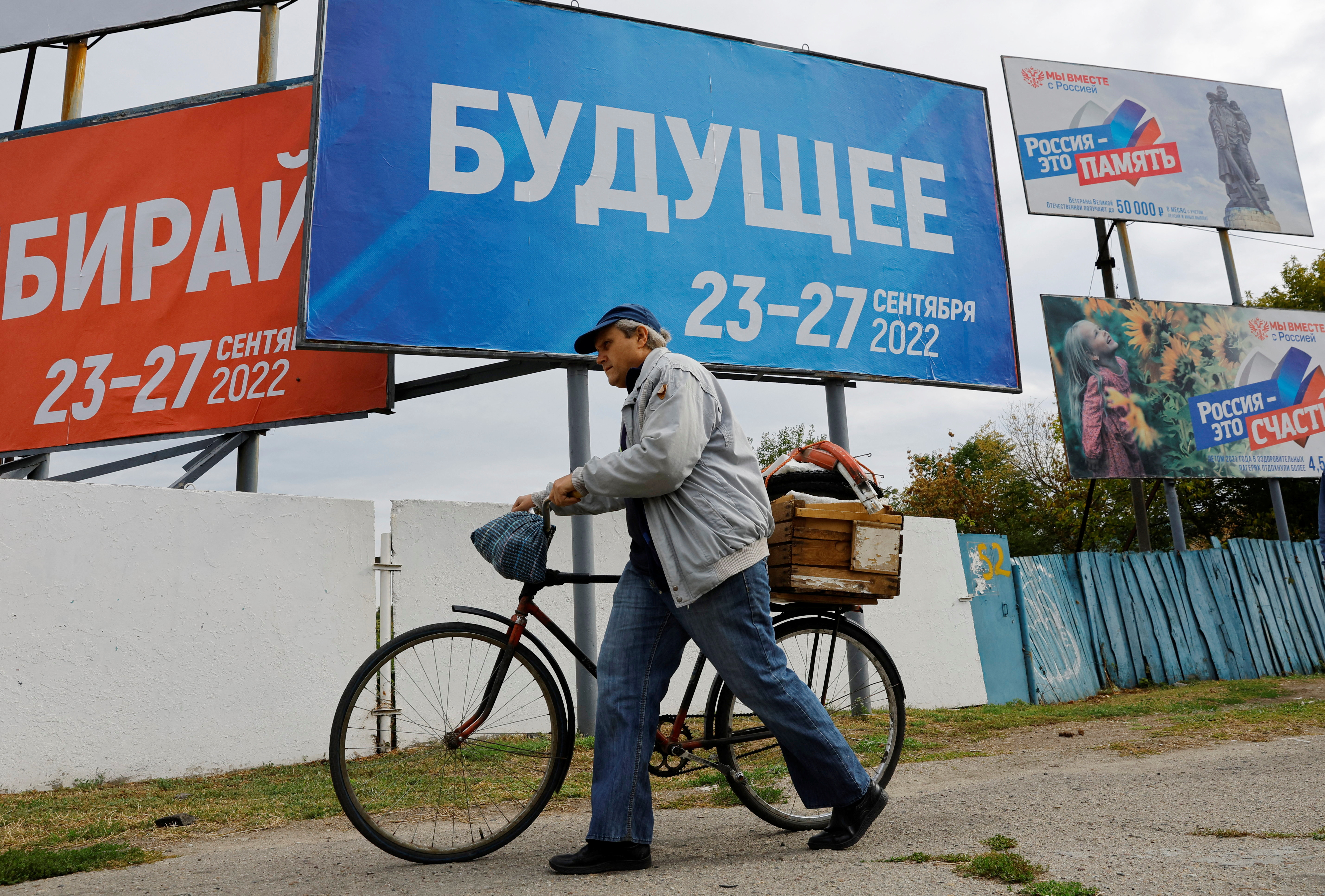 Russian-controlled Zaporizhzhia region in Ukraine holds vote on joining Russia