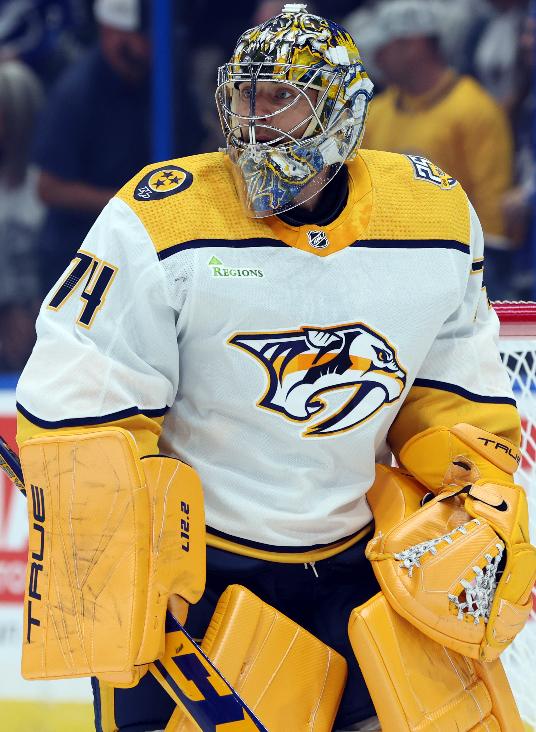 Lightning open NHL season with backandforth win over Preds Reuters