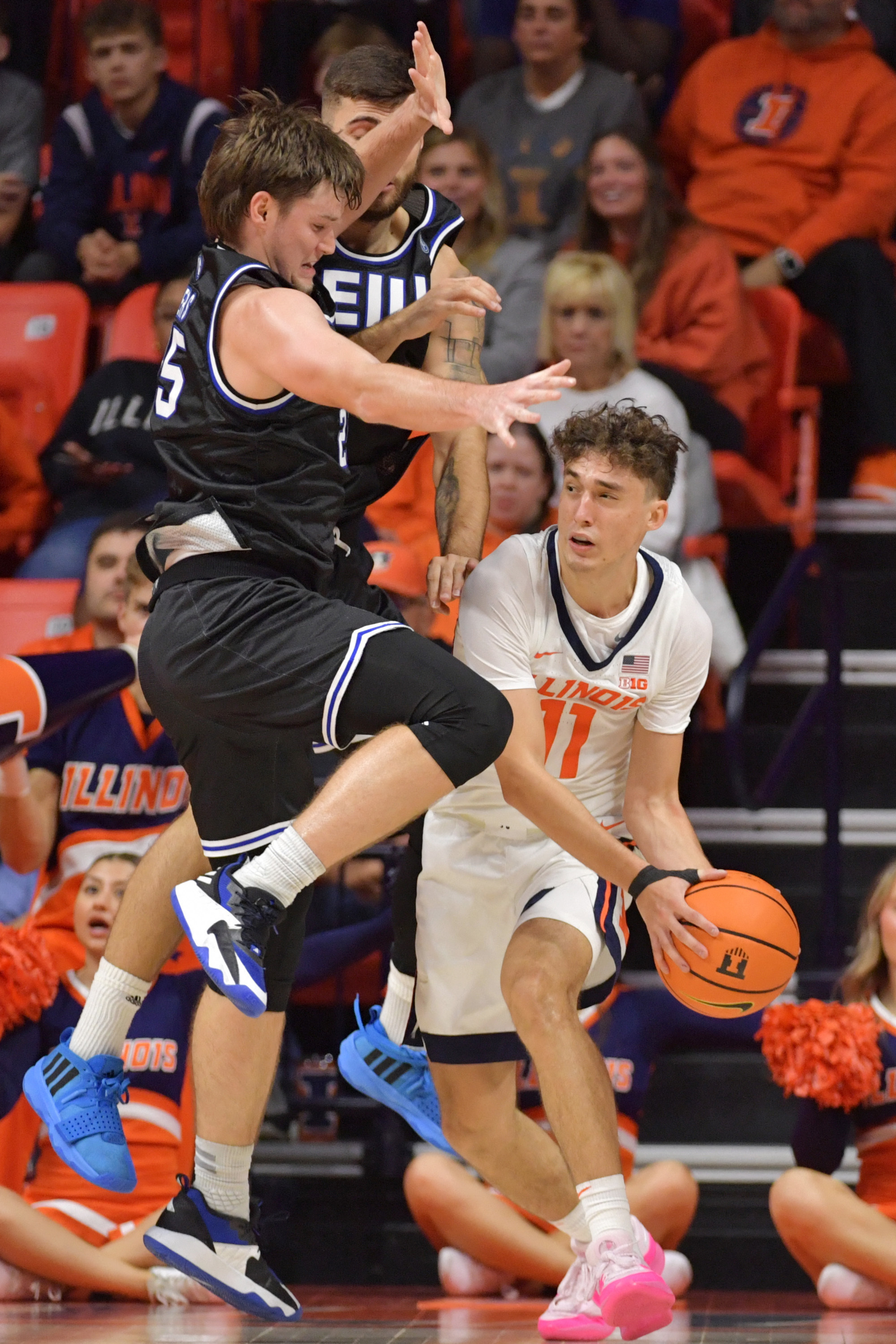 No. 25 Illinois Starts Slowly, Still Routs Eastern Illinois | Reuters