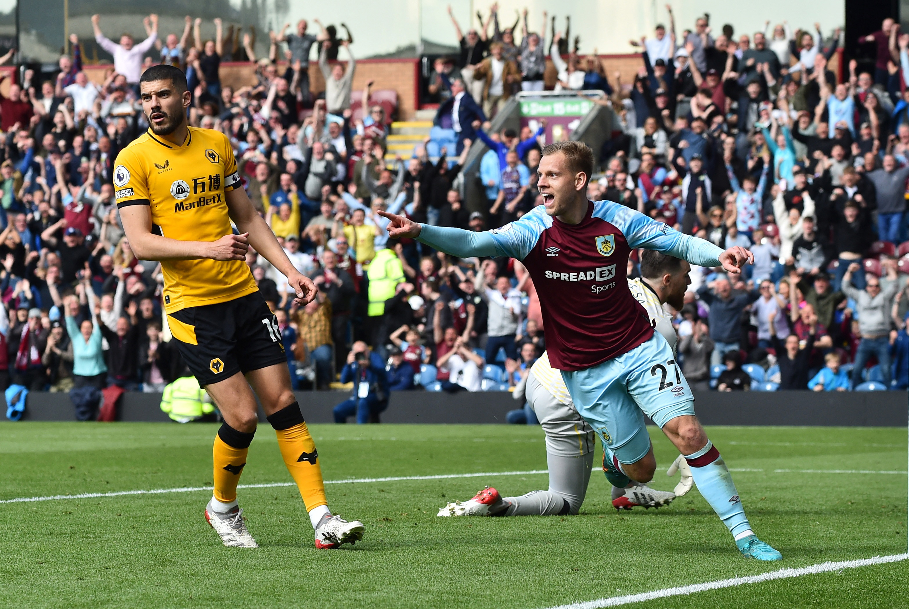 Bolton begin at Burnley - Eurosport