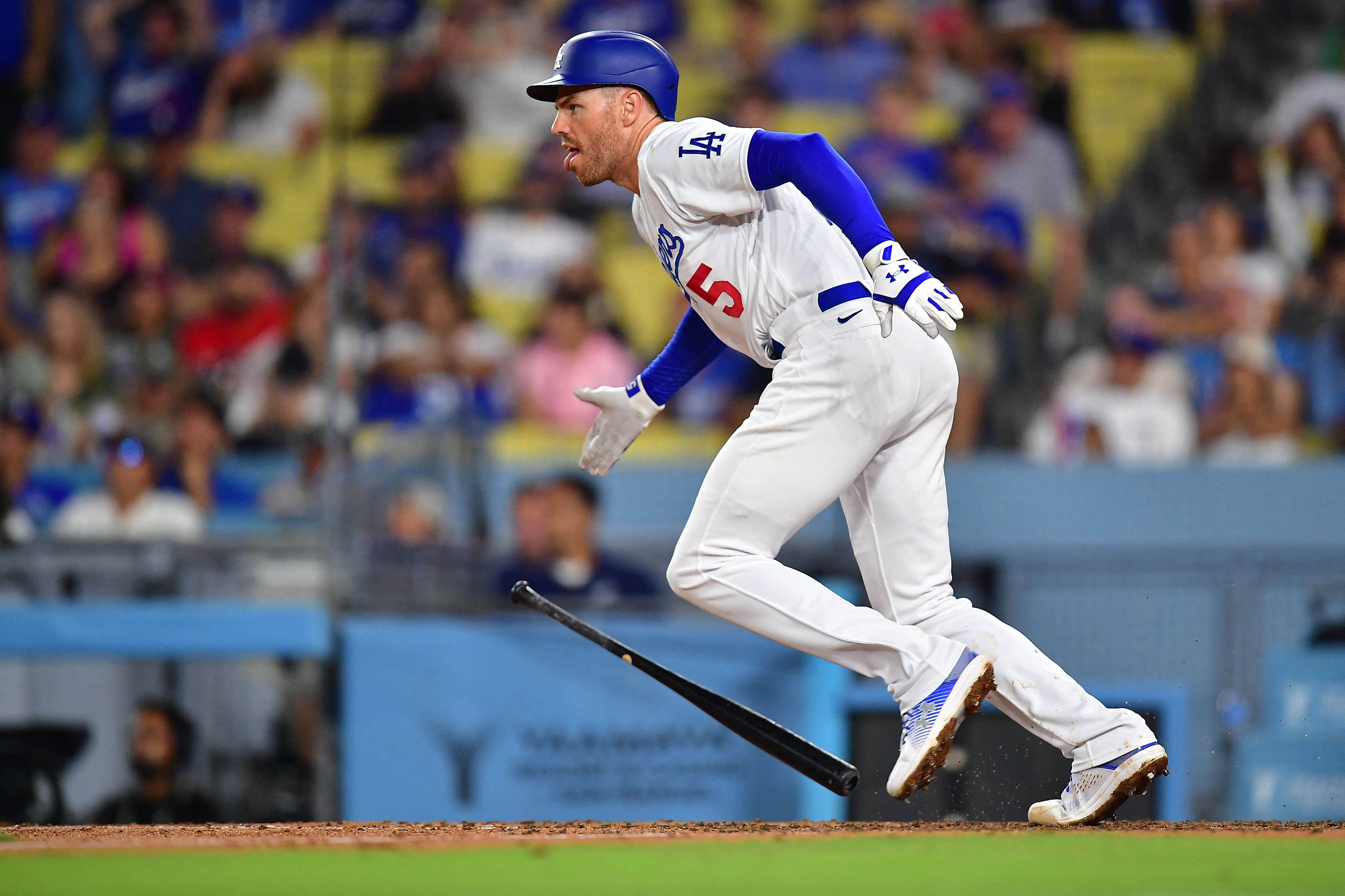 Lance Lynn goes 7 strong in Dodgers debut to beat A's