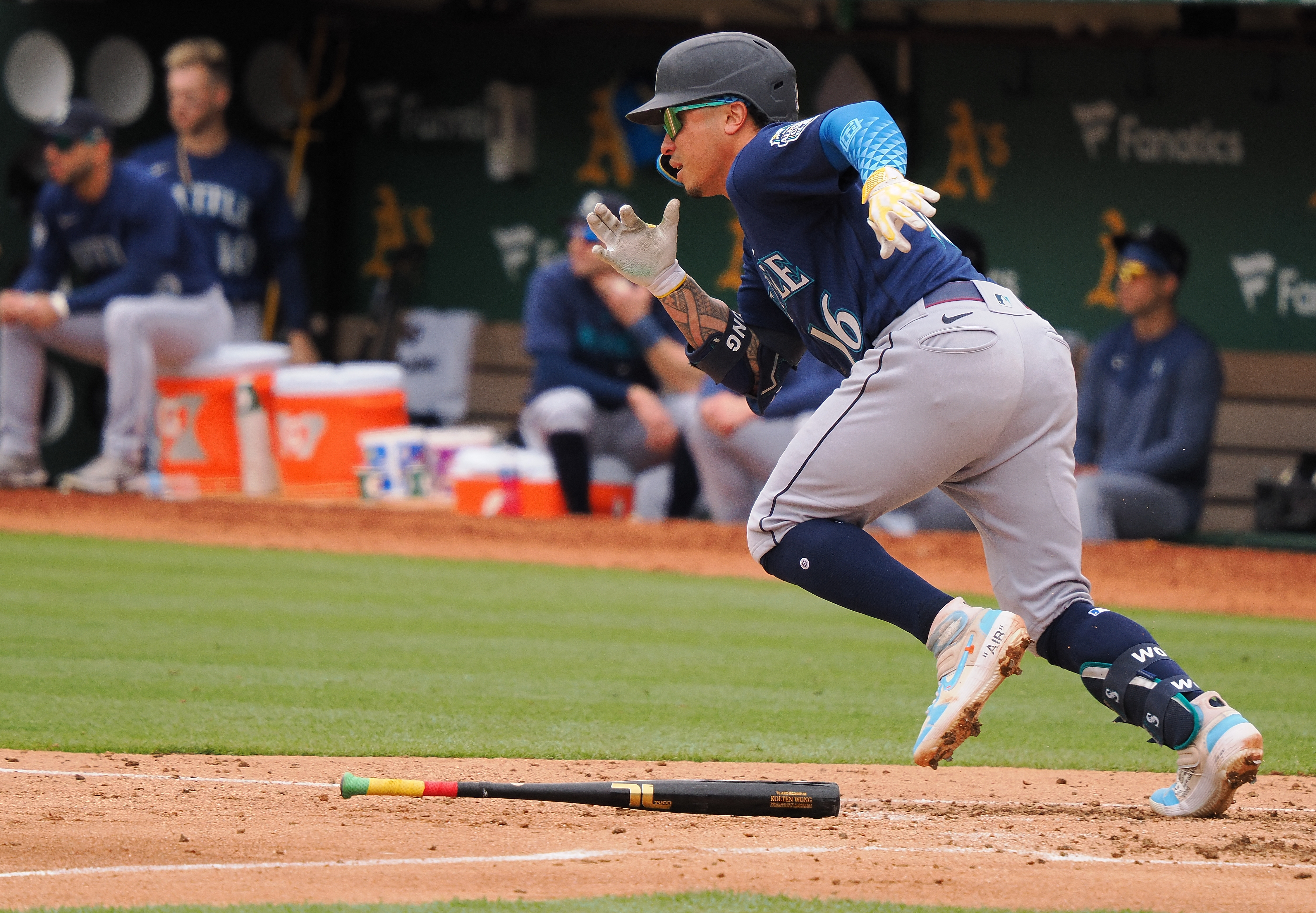 Raleigh completes Mariners' rally with 2nd homer of game to avoid Blue  Jays' sweep