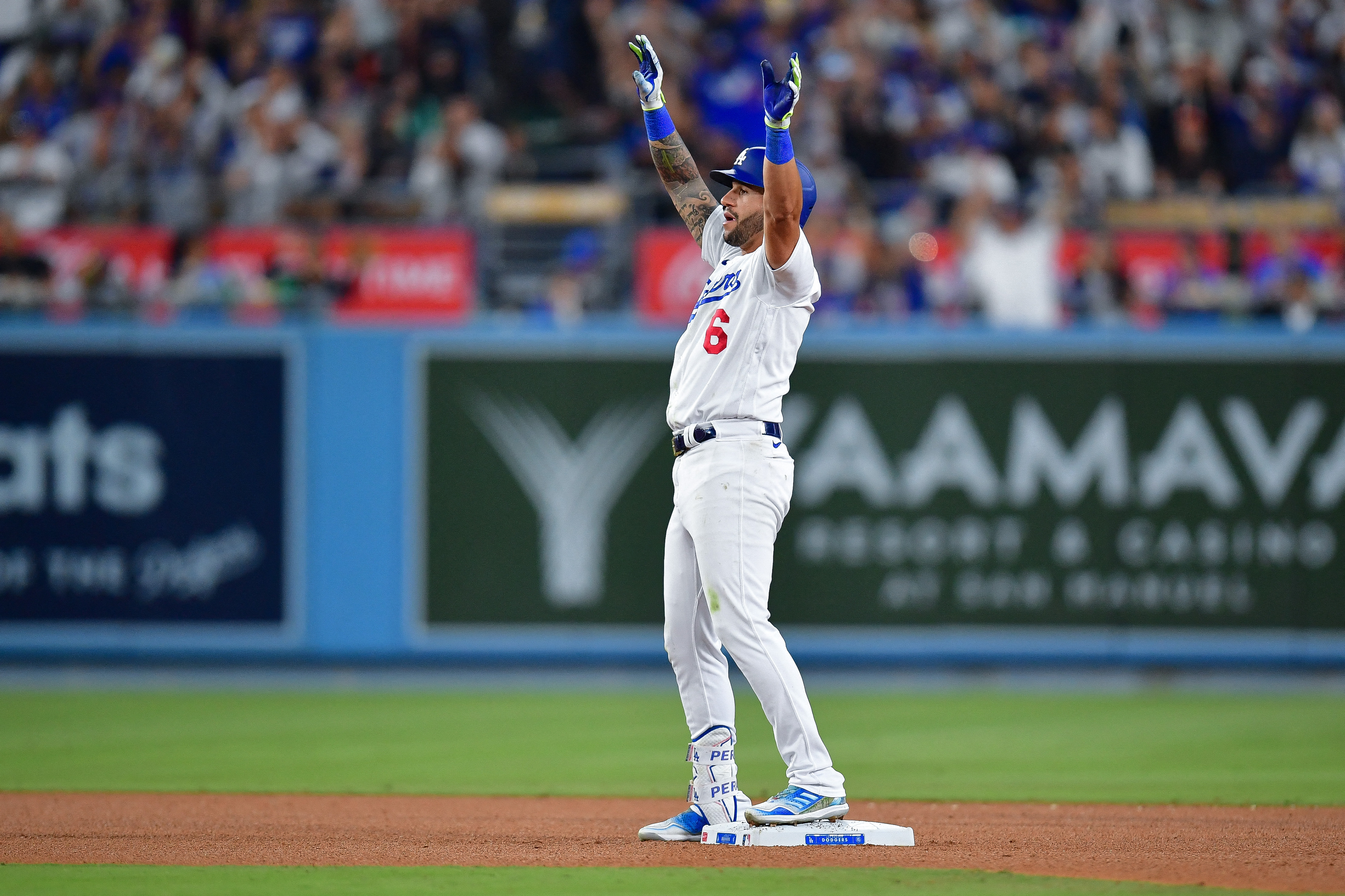 Clayton Kershaw, Los Angeles Dodgers clinch NL West, blank Giants