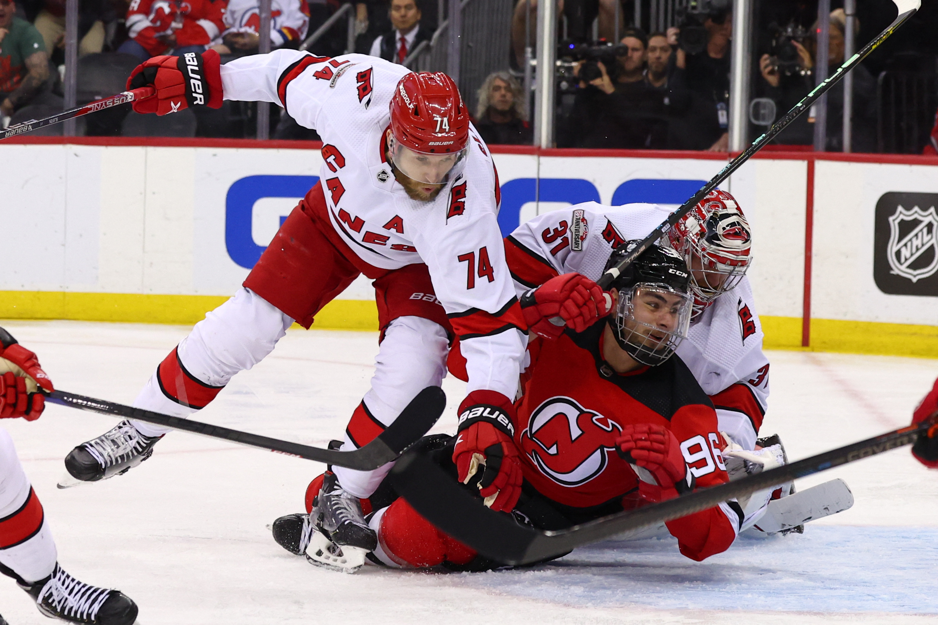 Martin Necas helps Hurricanes take 3-1 series lead vs. Devils