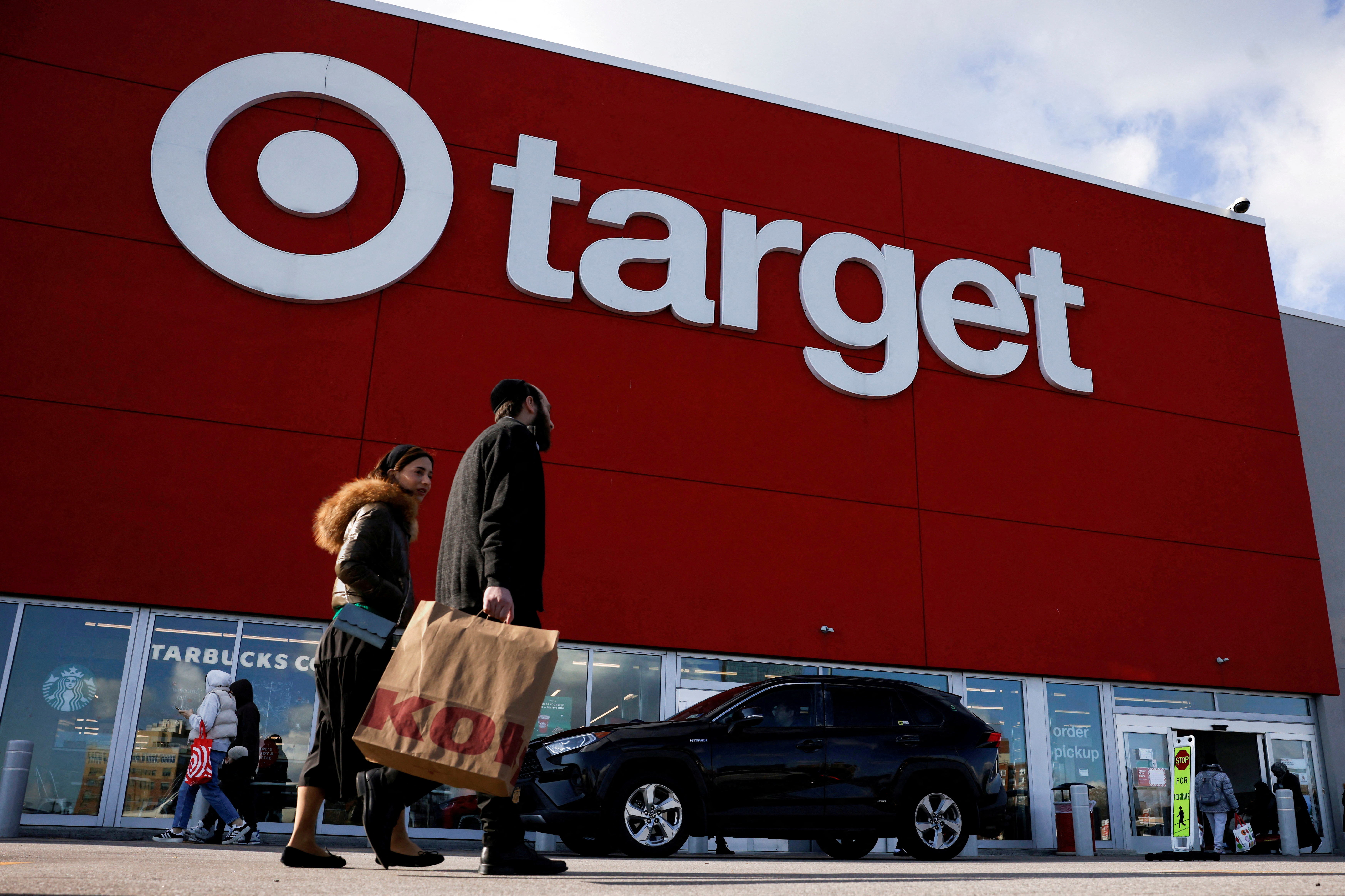 米ターゲット、通期売上高見通し引き上げ 関税還付で四半期利益大幅増