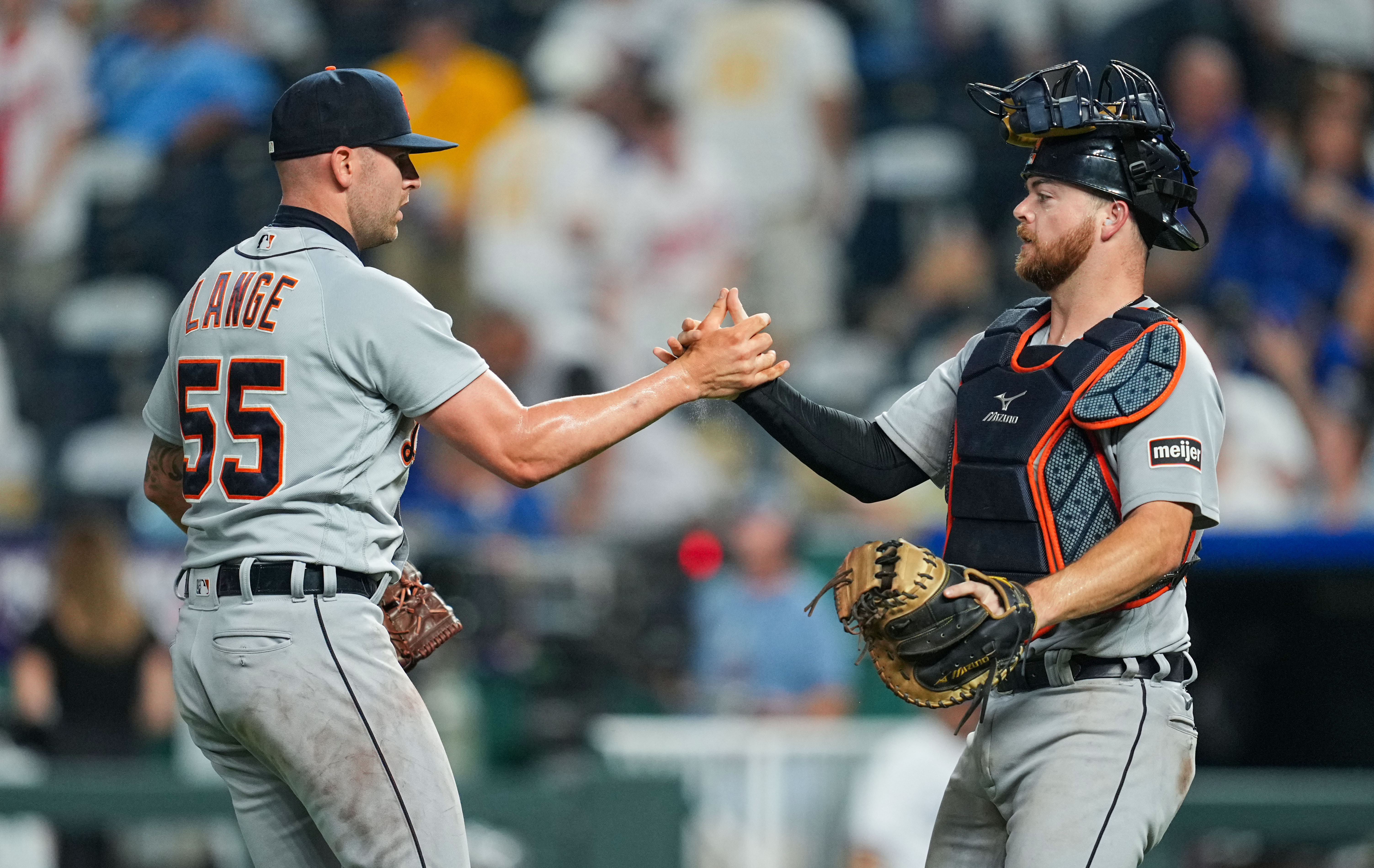 Miguel Cabrera's tiebreaking hit carries Tigers past Royals