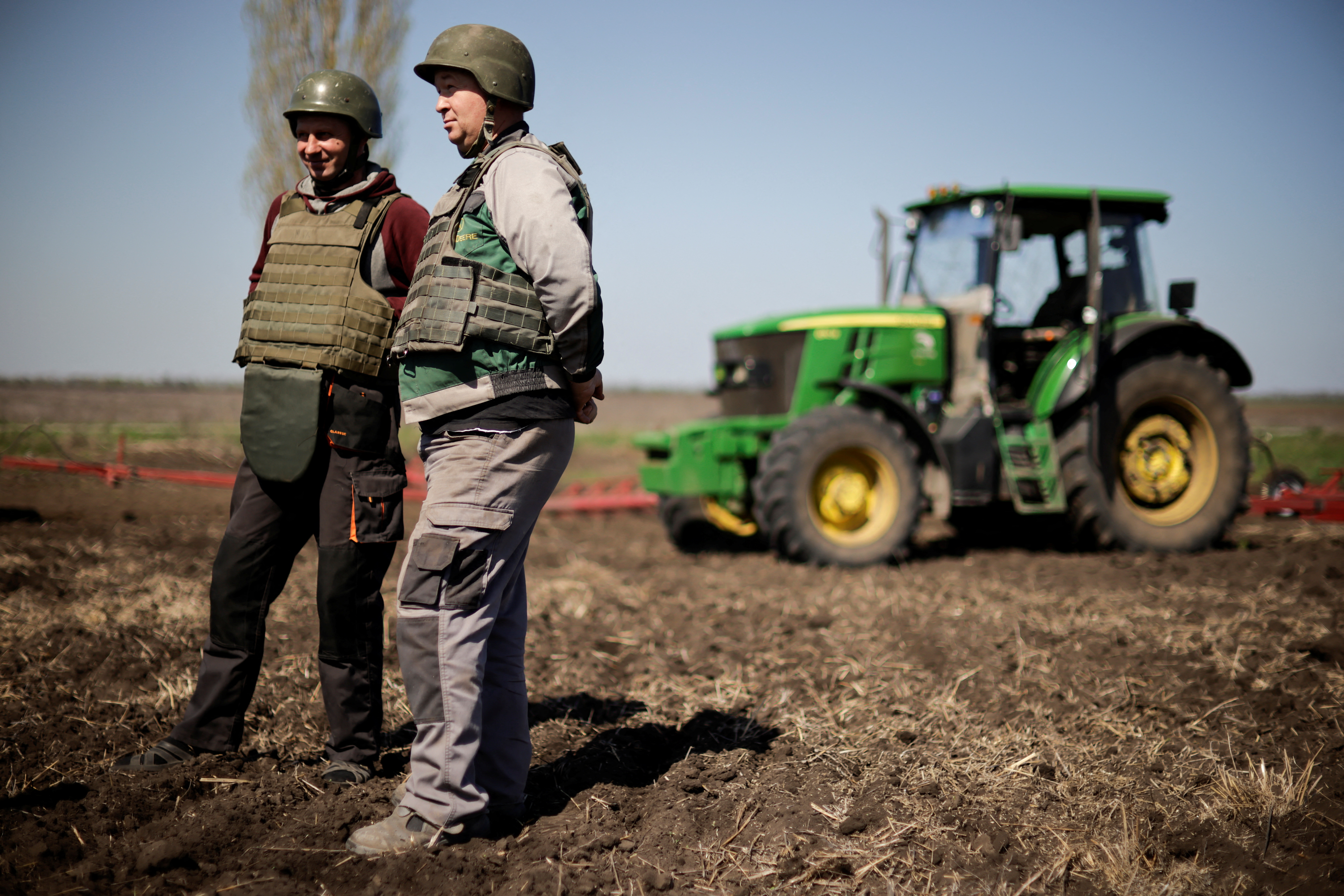 Elderly Ukrainians stitch homemade body armour as frontline supplies run low