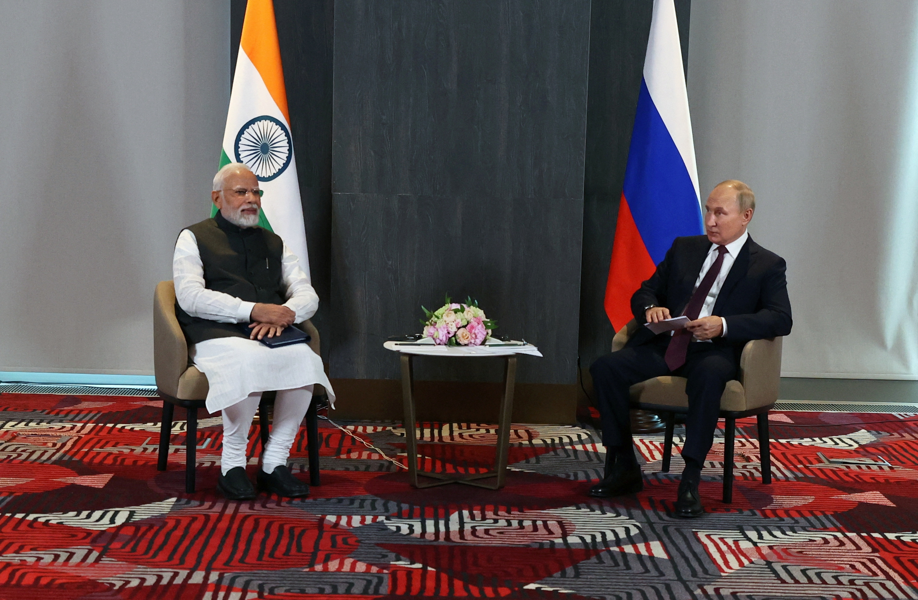 Russian President Putin and Indian Prime Minister Modi meet in Samarkand