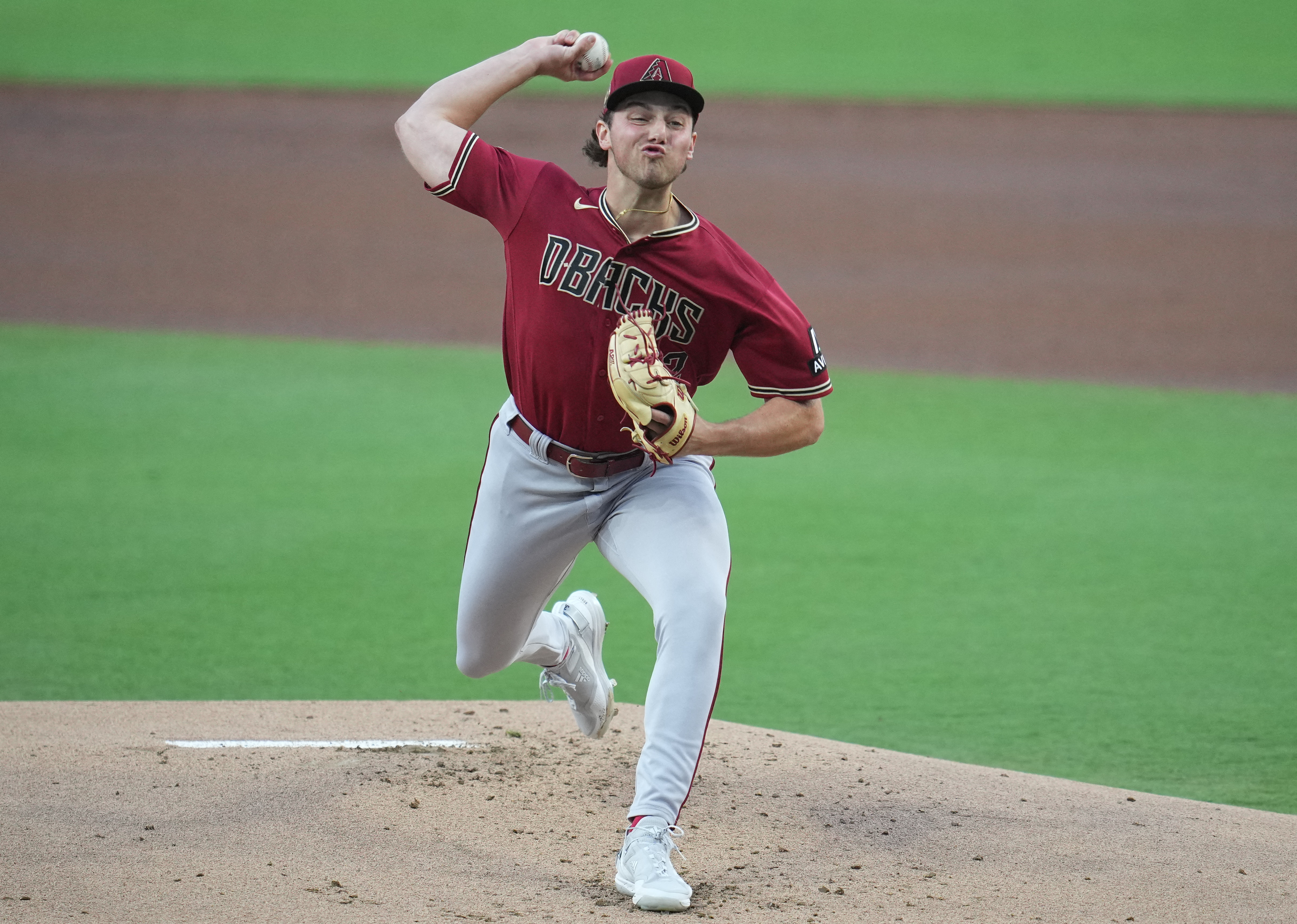 Padres use 8th inning rally to down D'Backs