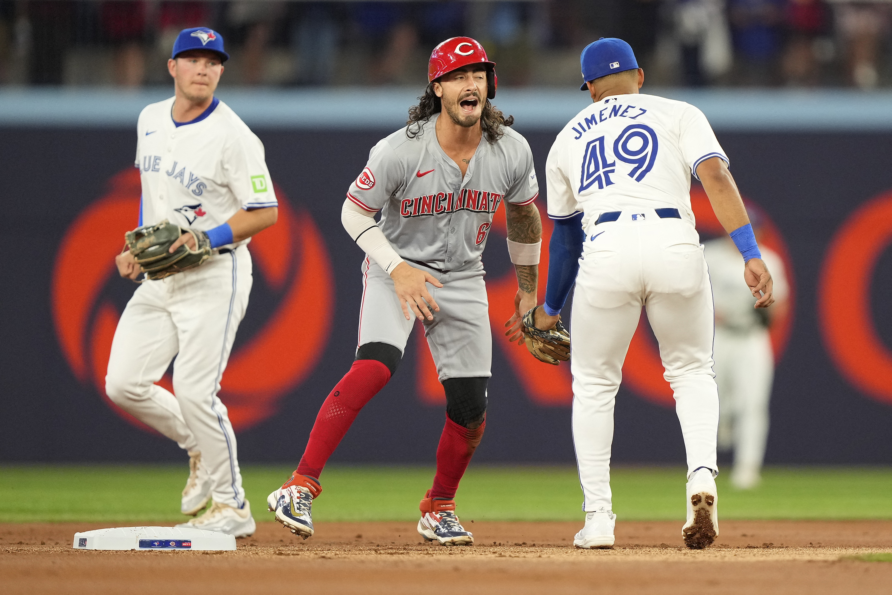 Blue Jays sock five home runs, hammer Reds | Reuters