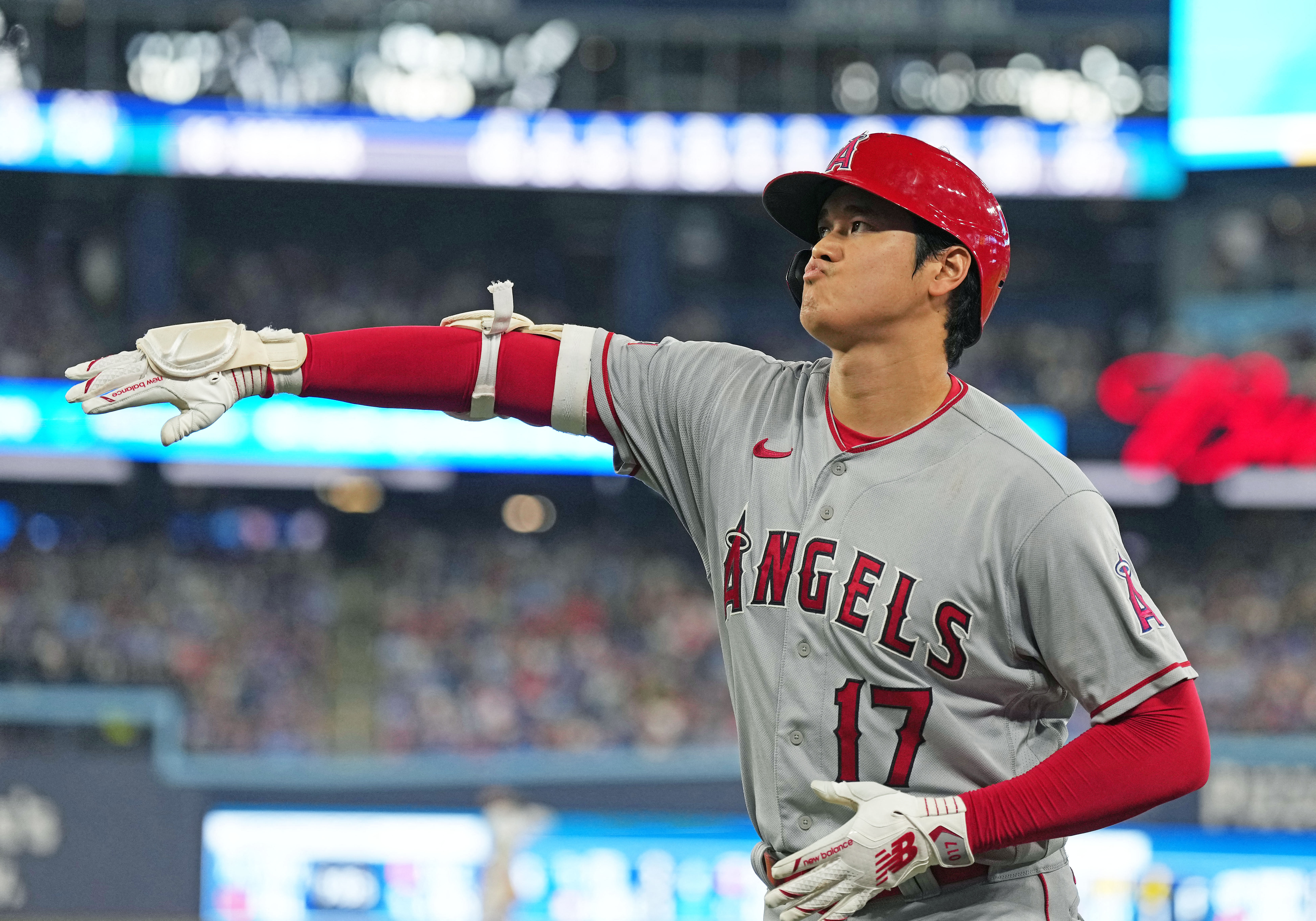 Japanese pitcher-hitter Shohei Ohtani chooses the LA Angels
