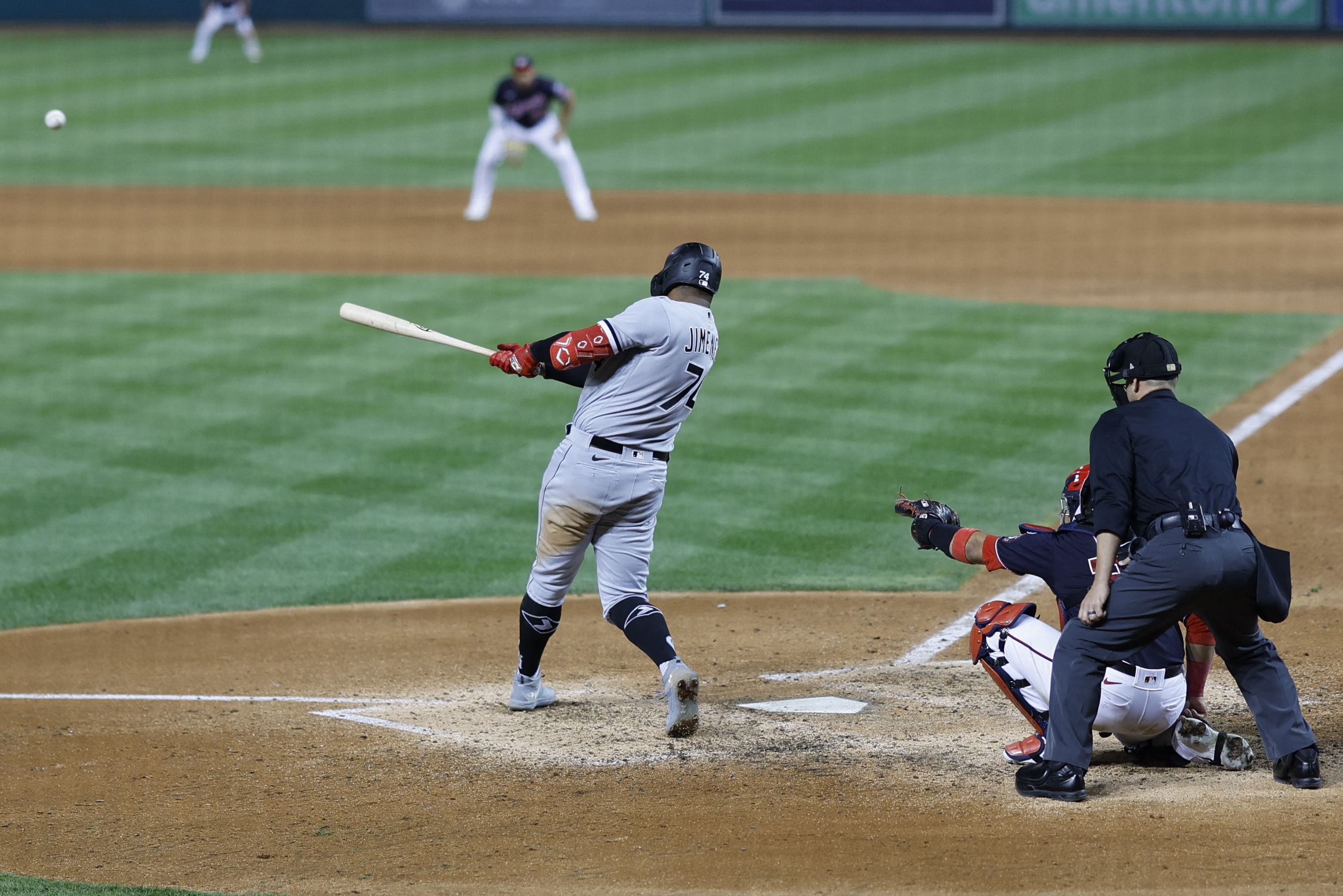 Mike Clevinger outlasts Olson's no-hit bid, Moncada homers again in White  Sox win - Chicago Sun-Times