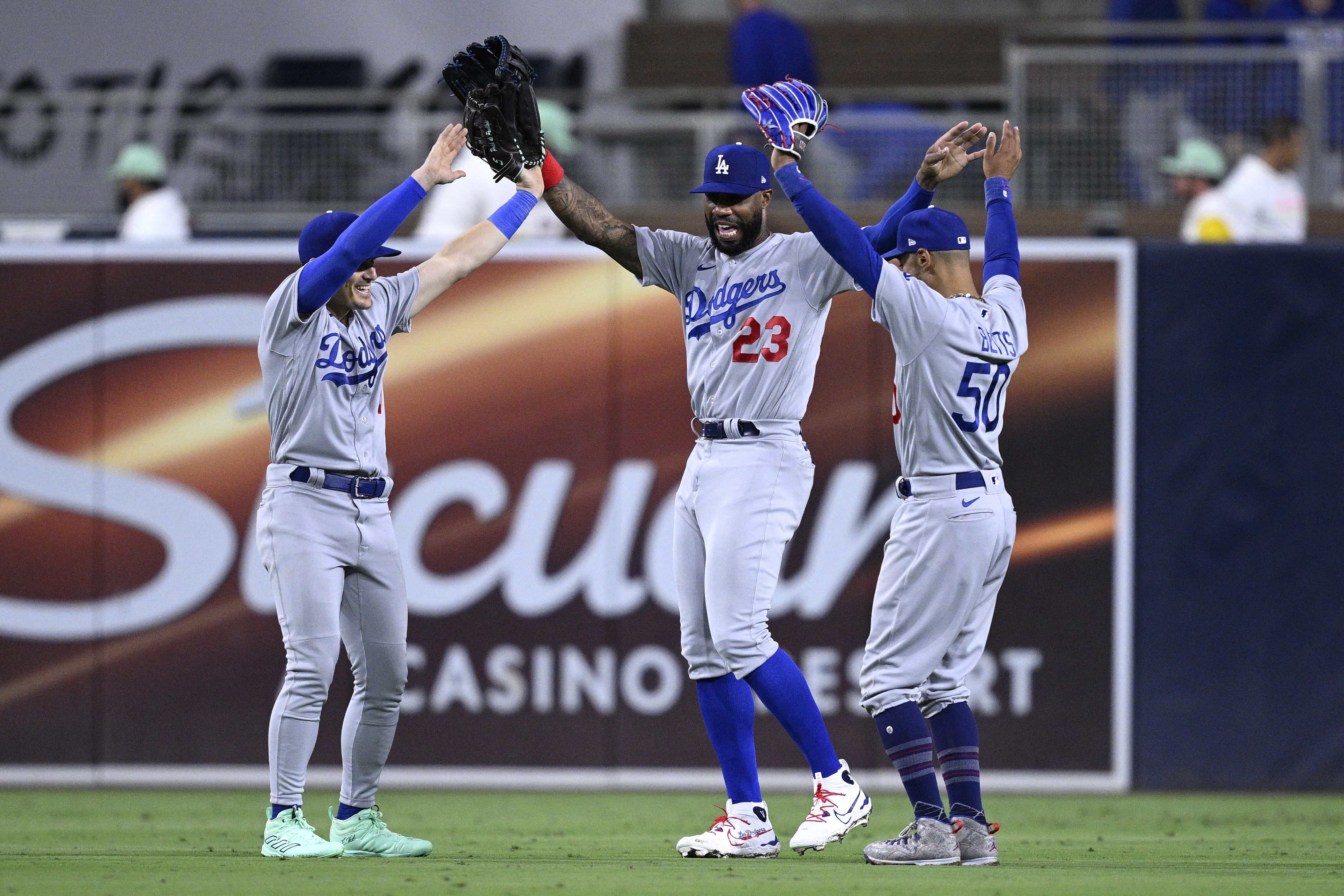 Dodgers empty their bullpen to beat Padres in series finale – Orange County  Register