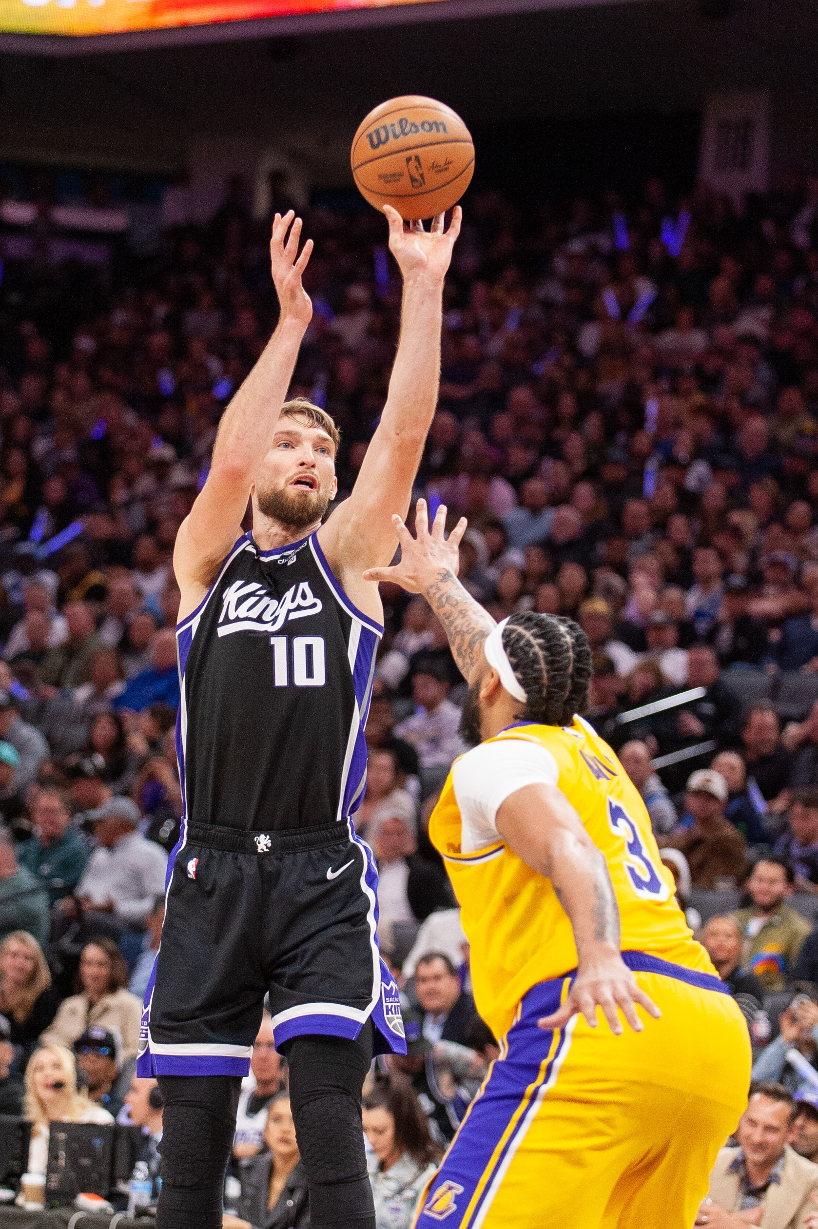 Kings Pull Away From Lakers, Complete Season Sweep 