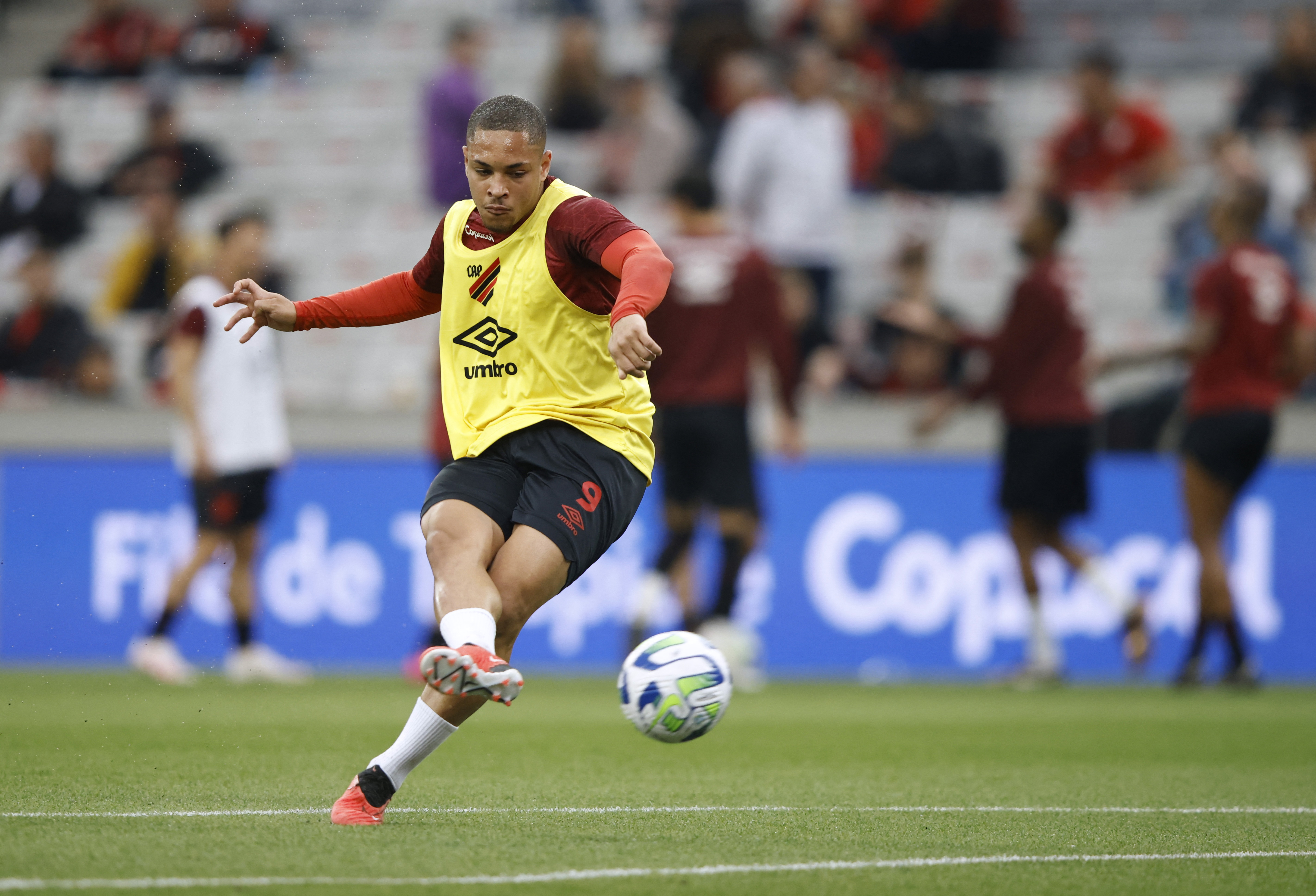 Umbro Athletico Paranaense Home 2023 Vitor Roque 9 Jersey