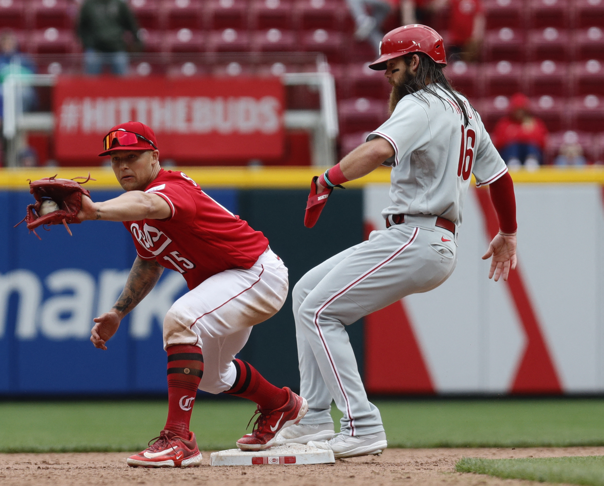 Phillies Score 9 In First, Bash 23 Hits To Rout Reds | Reuters