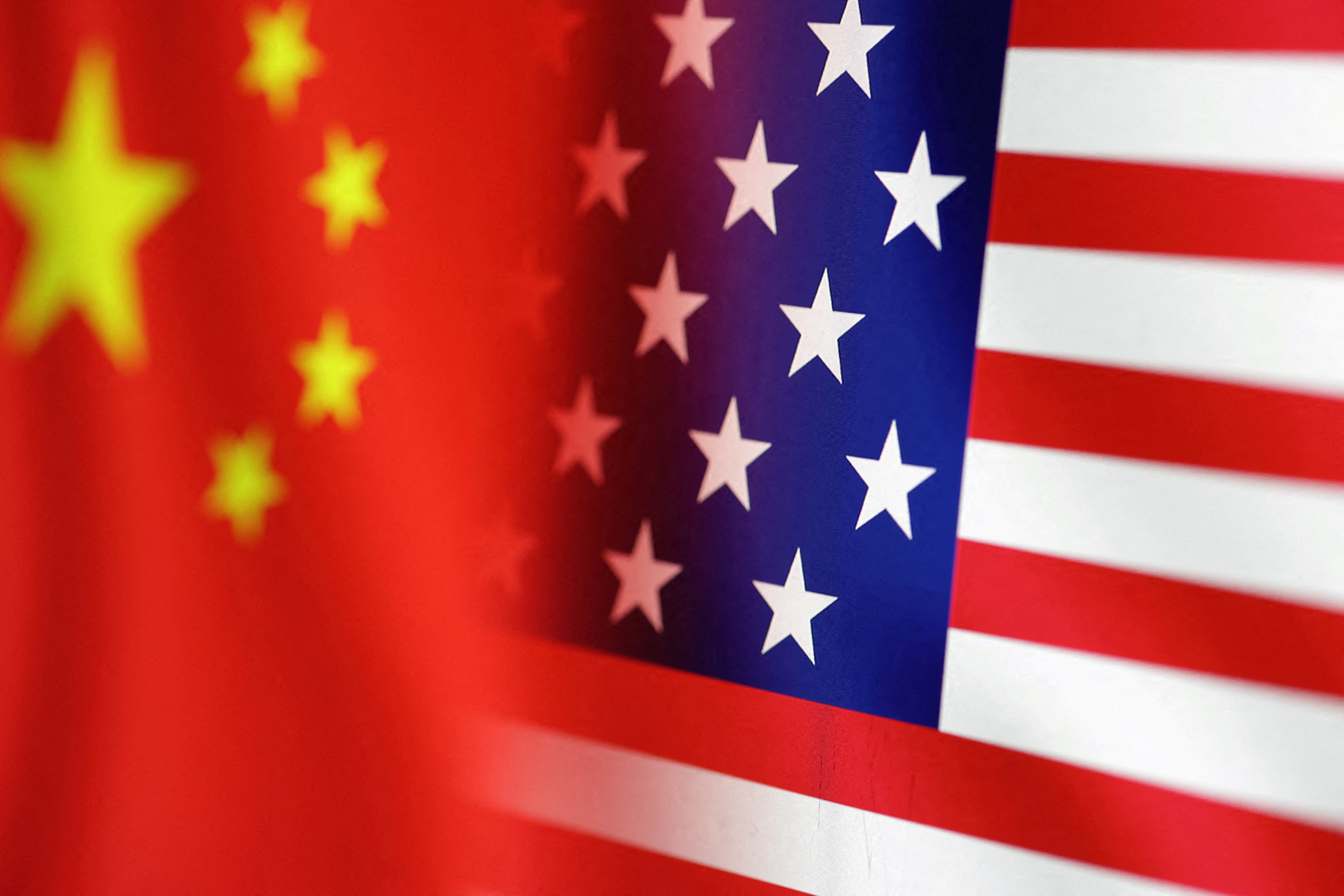 Hình minh họa cho thấy cờ Mỹ và Trung Quốc