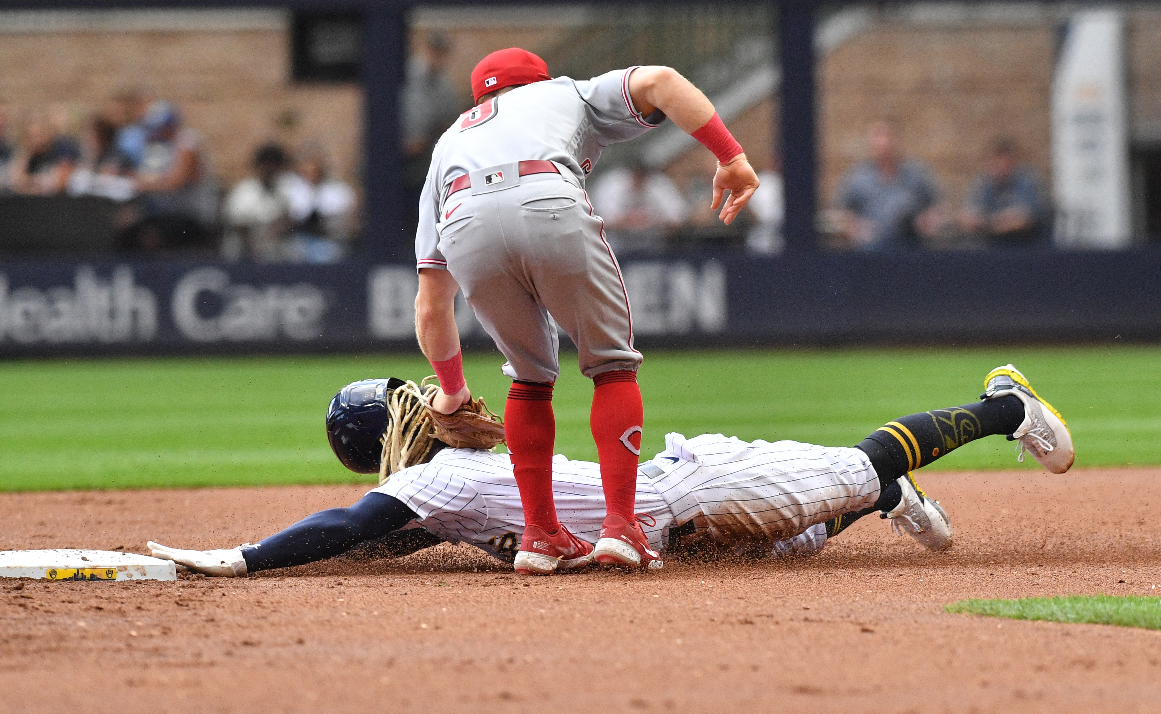 MILWAUKEE, WI - JULY 25: Cincinnati Reds Infielder Elly De La Cruz (44)  gets into position during a MLB game between the Milwaukee Brewers and  Cincinnati Reds on July 25, 2023, at