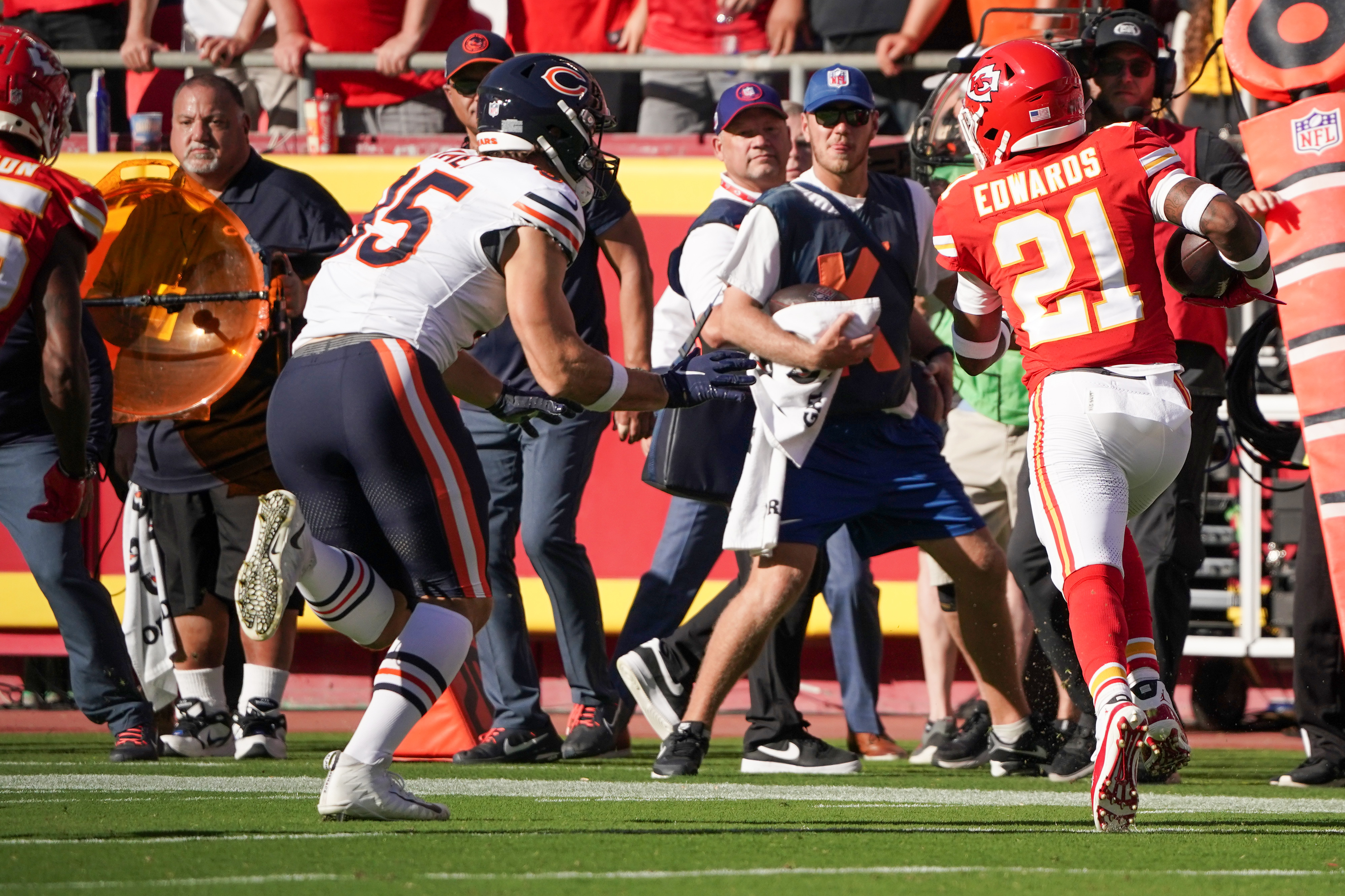 NFL: Denver Broncos at Chicago Bears, Fieldlevel