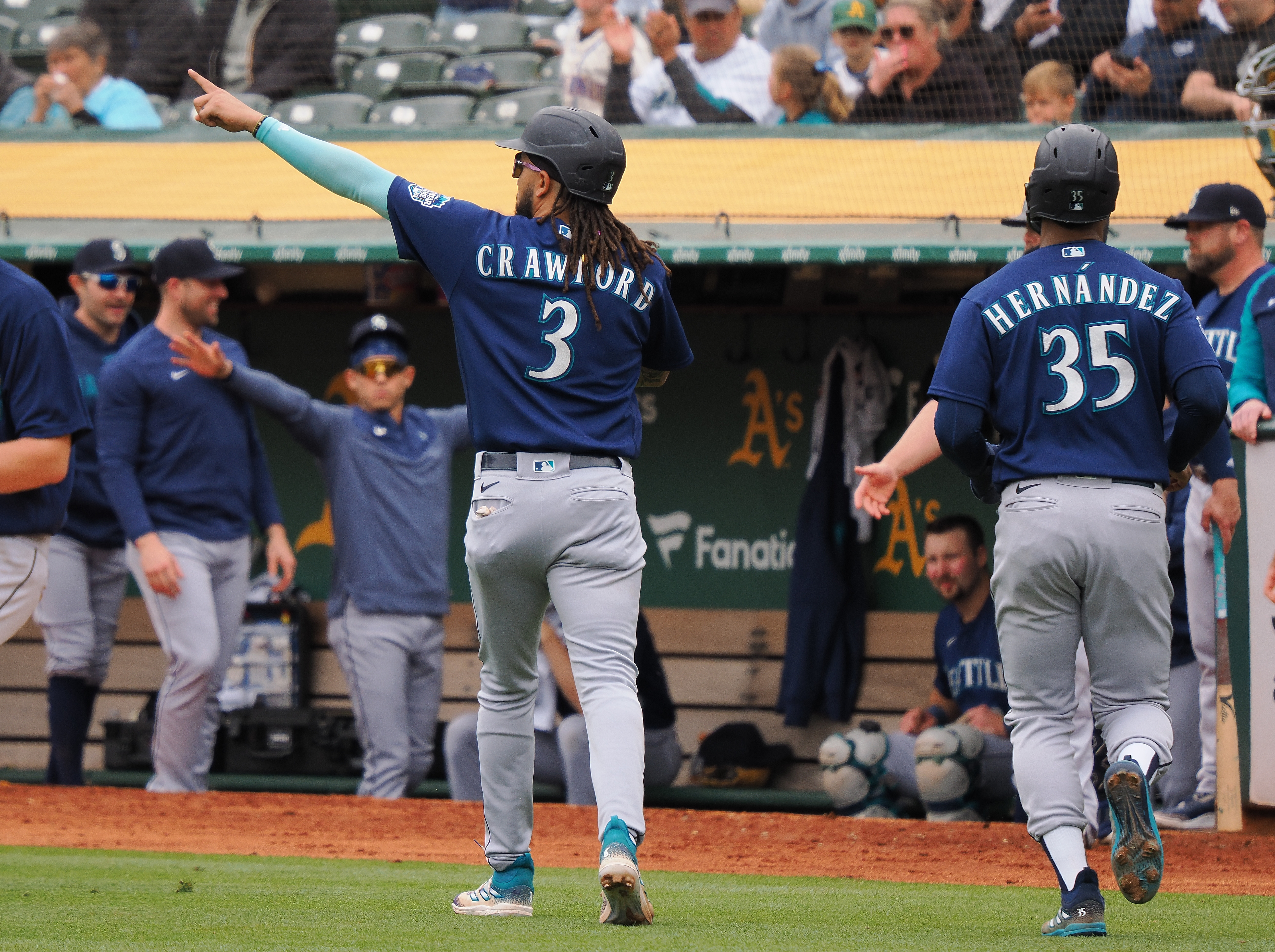 Mariners make hay, Oakland makes way: Mariners win 6-5, sweep Athletics -  Lookout Landing