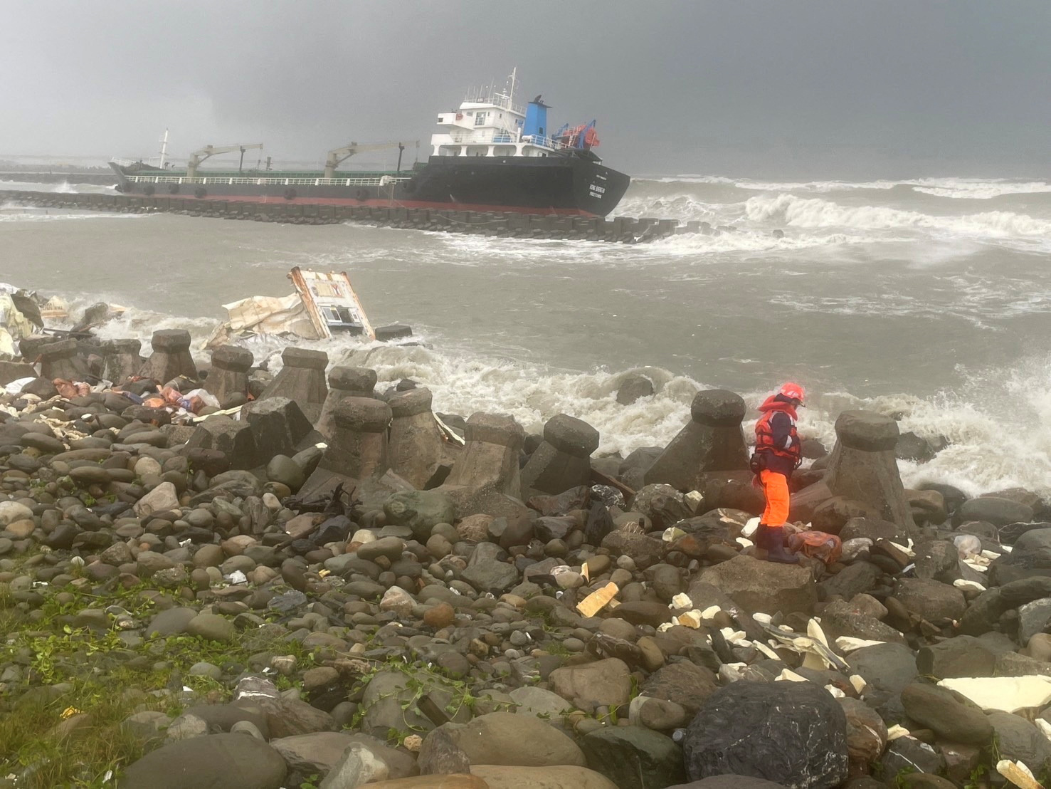 Rough Seas Hamper Taiwan Efforts To Rescue Sailors Stranded By Typhoon ...