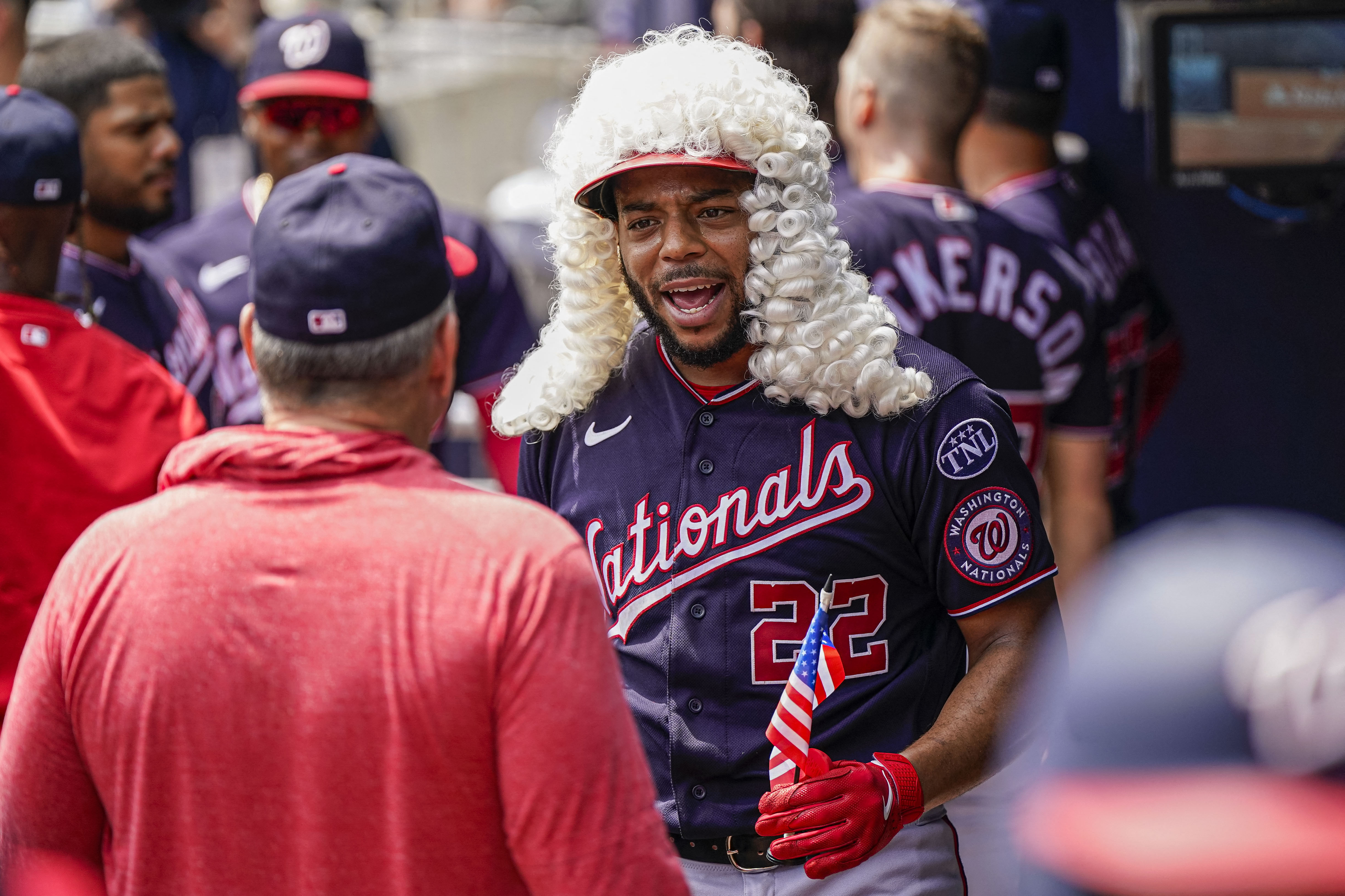 Dominic Smith blasts 444-foot homer 