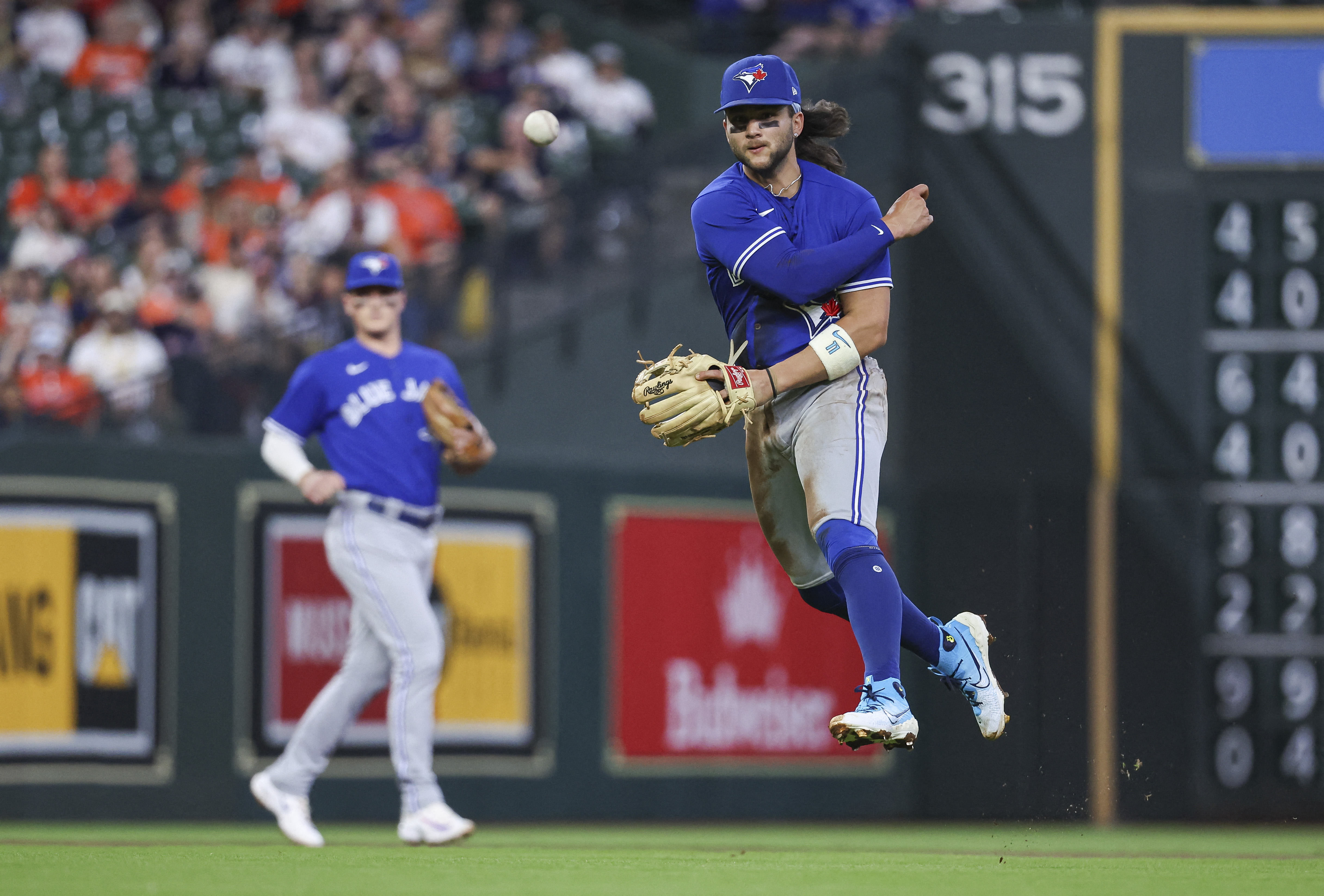 Merrifield's baserunning helps Blue Jays beat Twins in extra innings