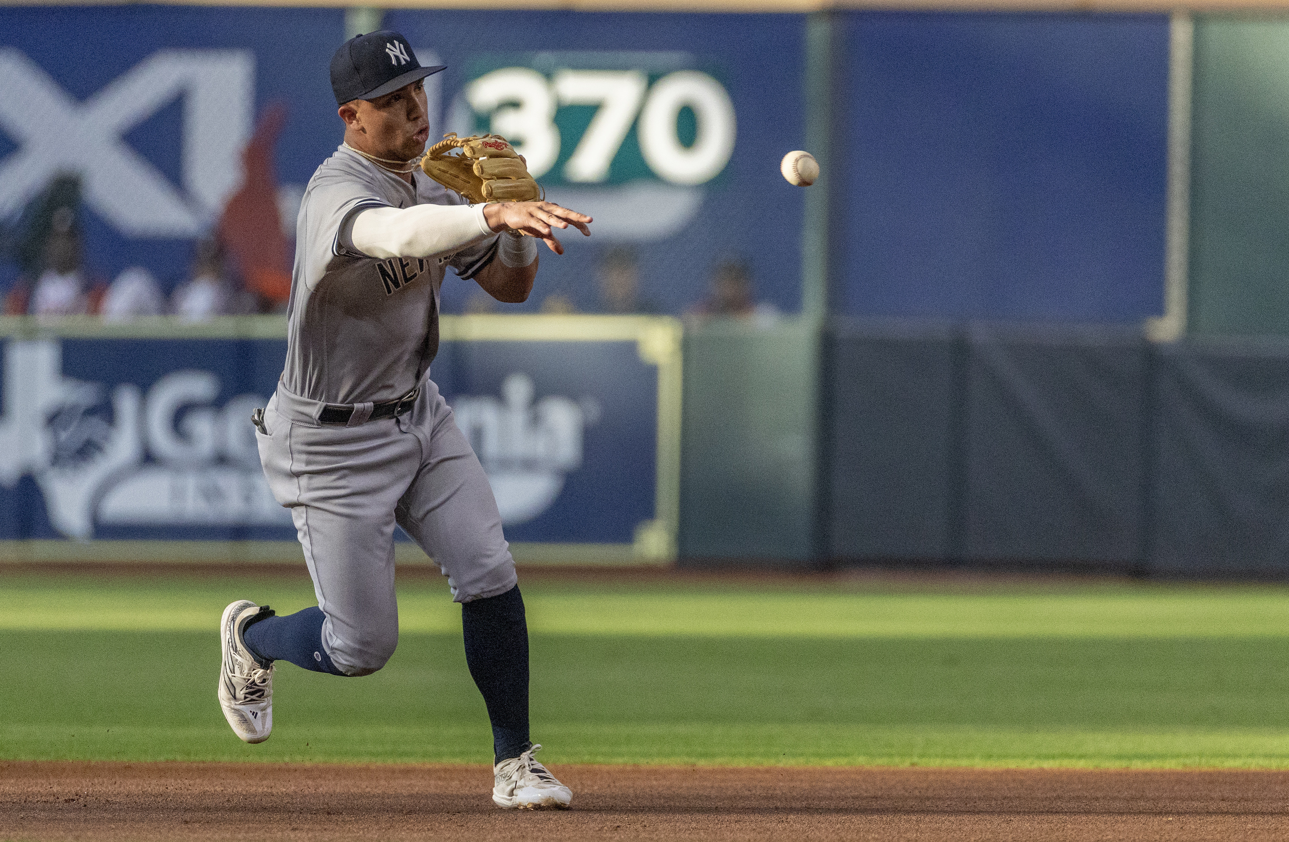 Rookies play key roles as Yanks top Astros