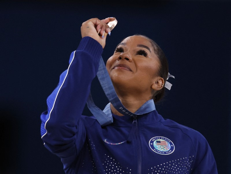 Artistic Gymnastics - Women's Floor Exercise Victory Ceremony