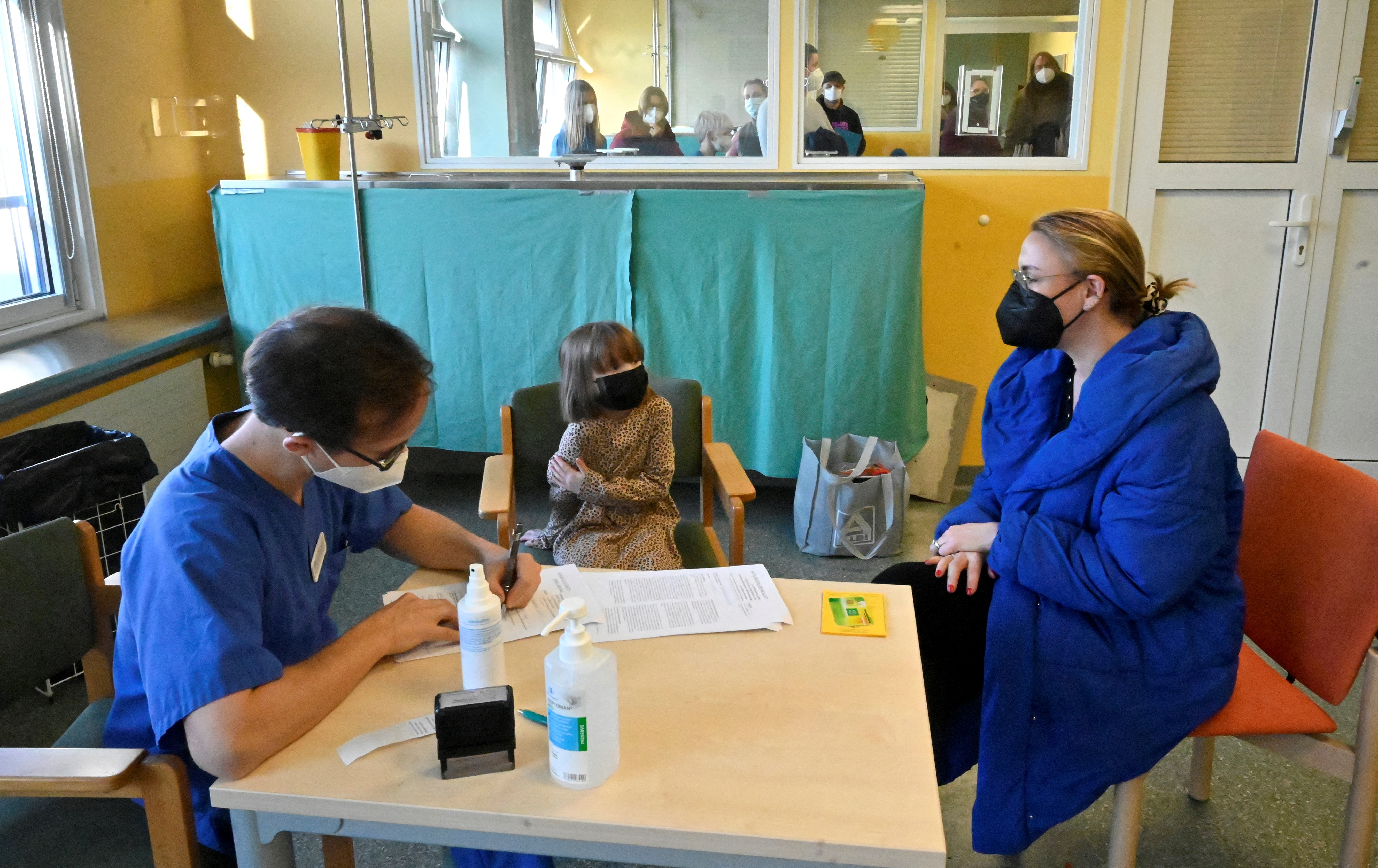 Children are vaccinated against COVID-19 in Leipzig