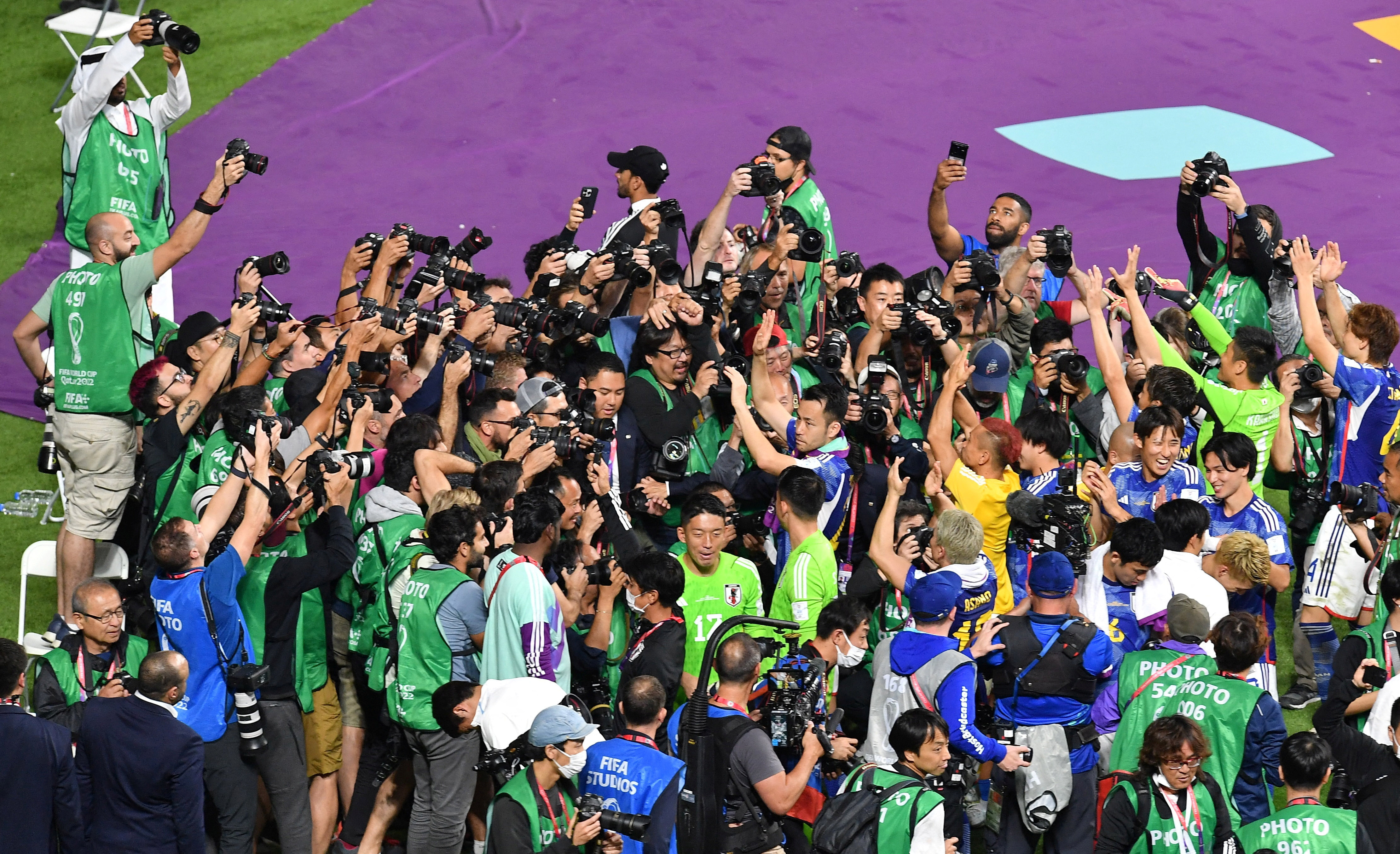 Clapping Team Japan GIF - Clapping Team Japan Youth Olympic Games -  Discover & Share GIFs