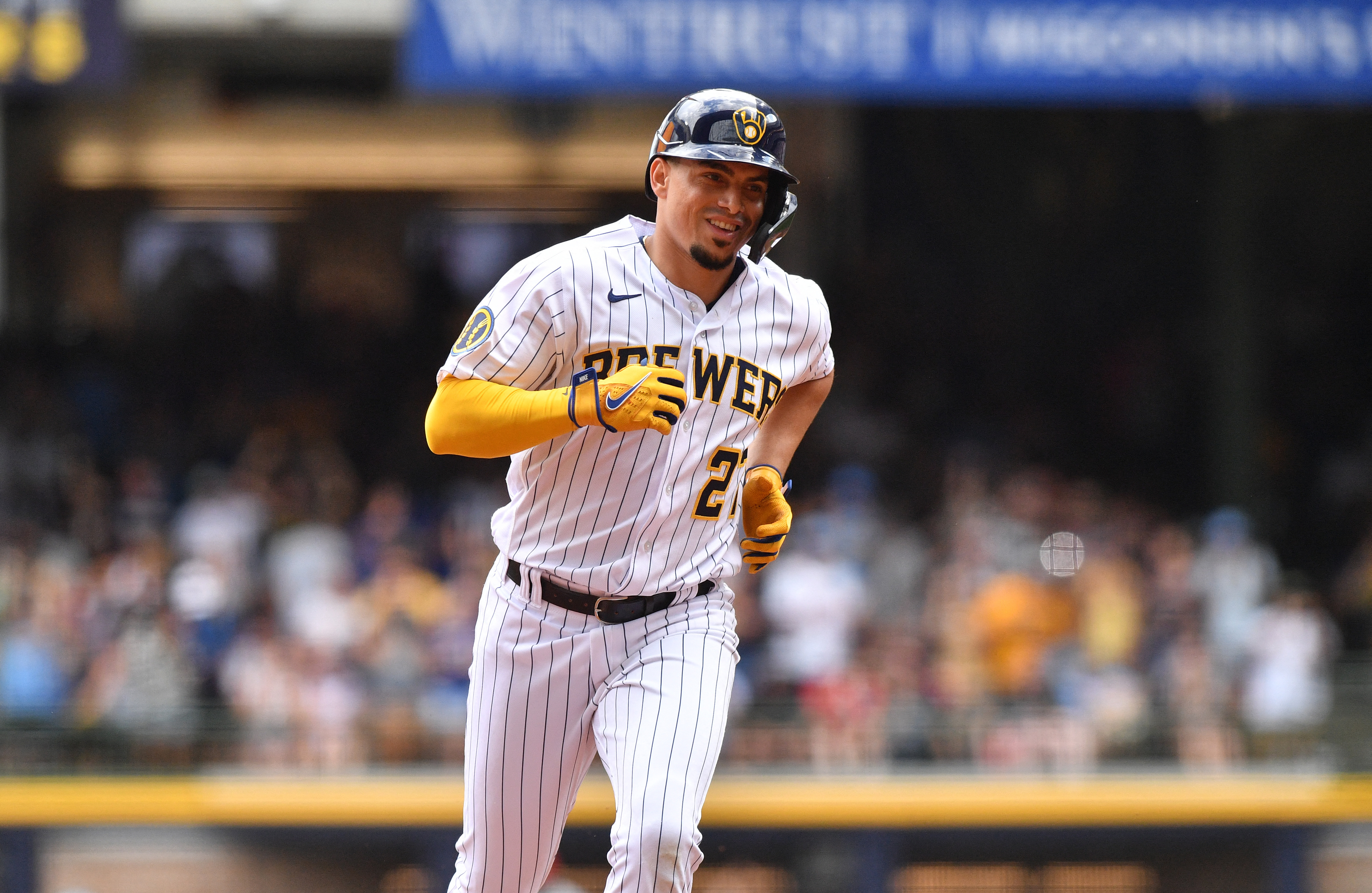 Cruz HR, drives in lead run, Pirates top Reds on opening day