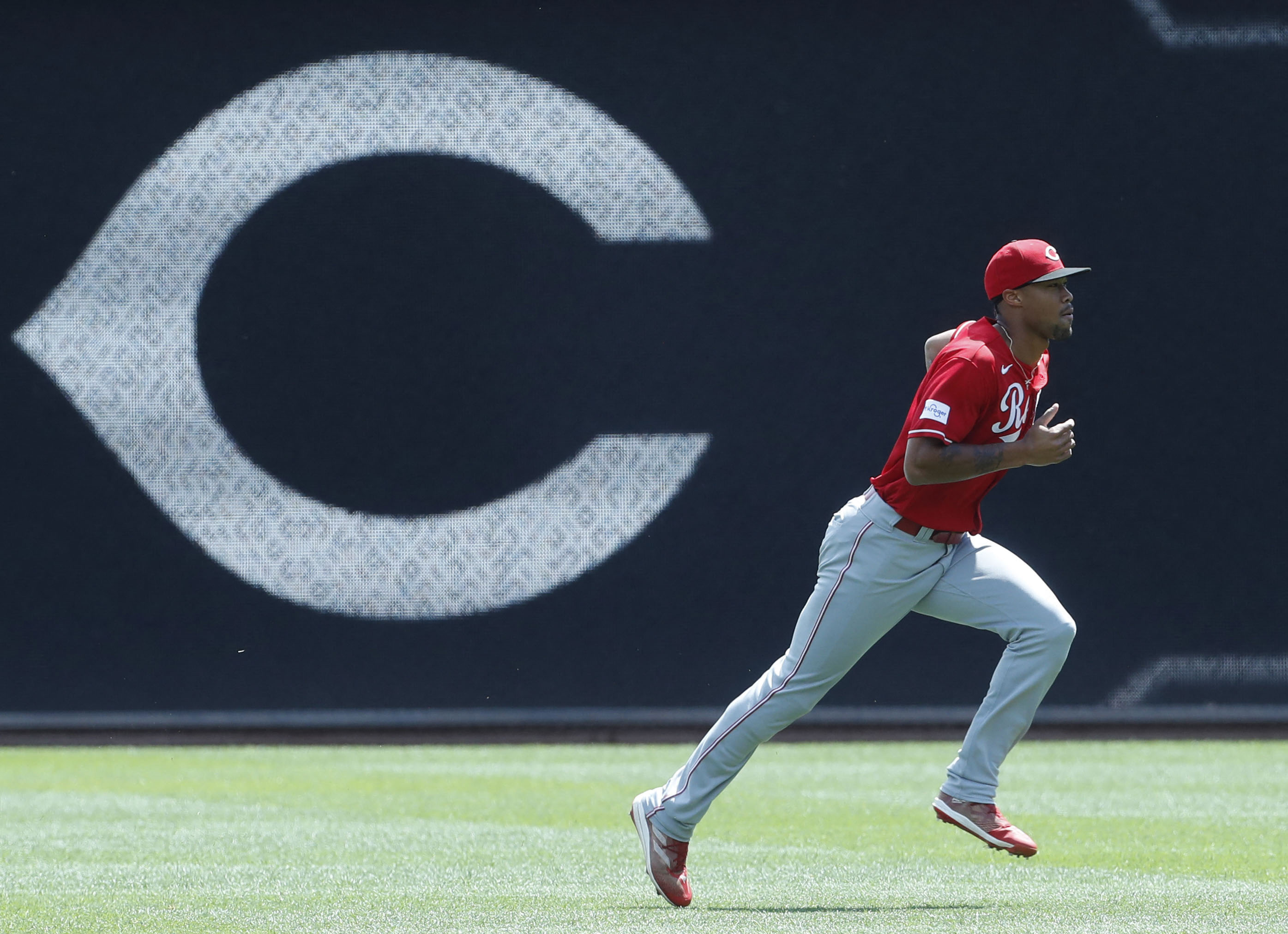 Cincinnati Reds' Tyler Stephenson blows a bubble as he runs the bases  during a baseball game