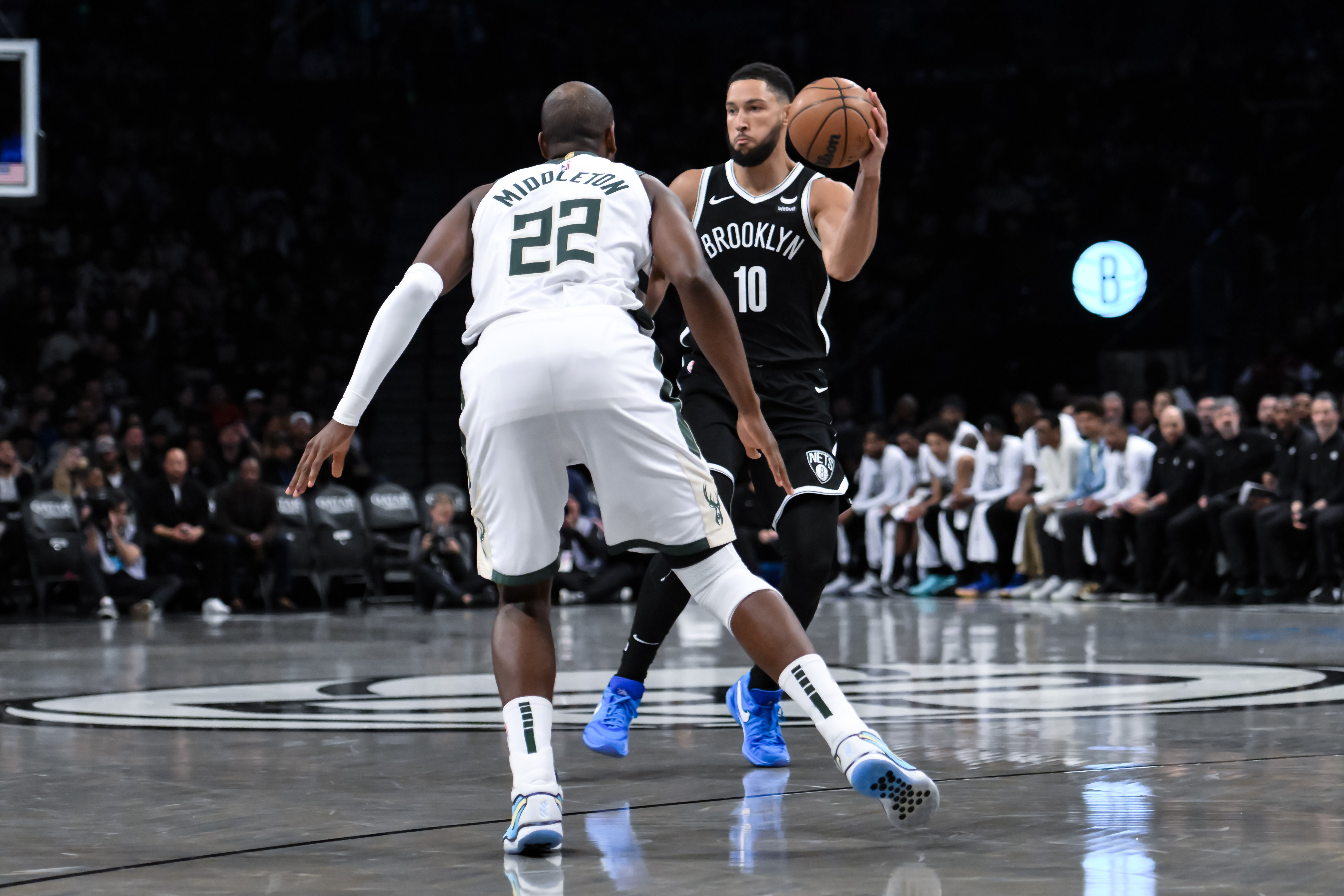 Giannis Antetokounmpo lifts Bucks to close win over Nets