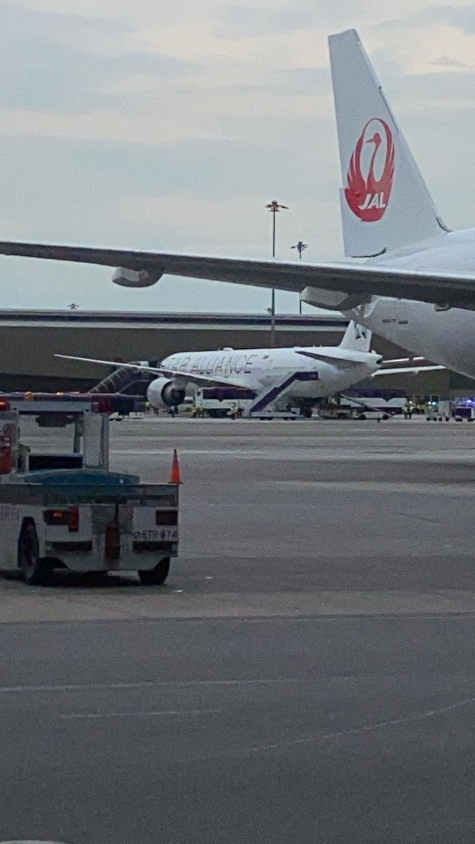 シンガポール航空機かバンコクに緊急着陸、乱気流で乗客1人死亡