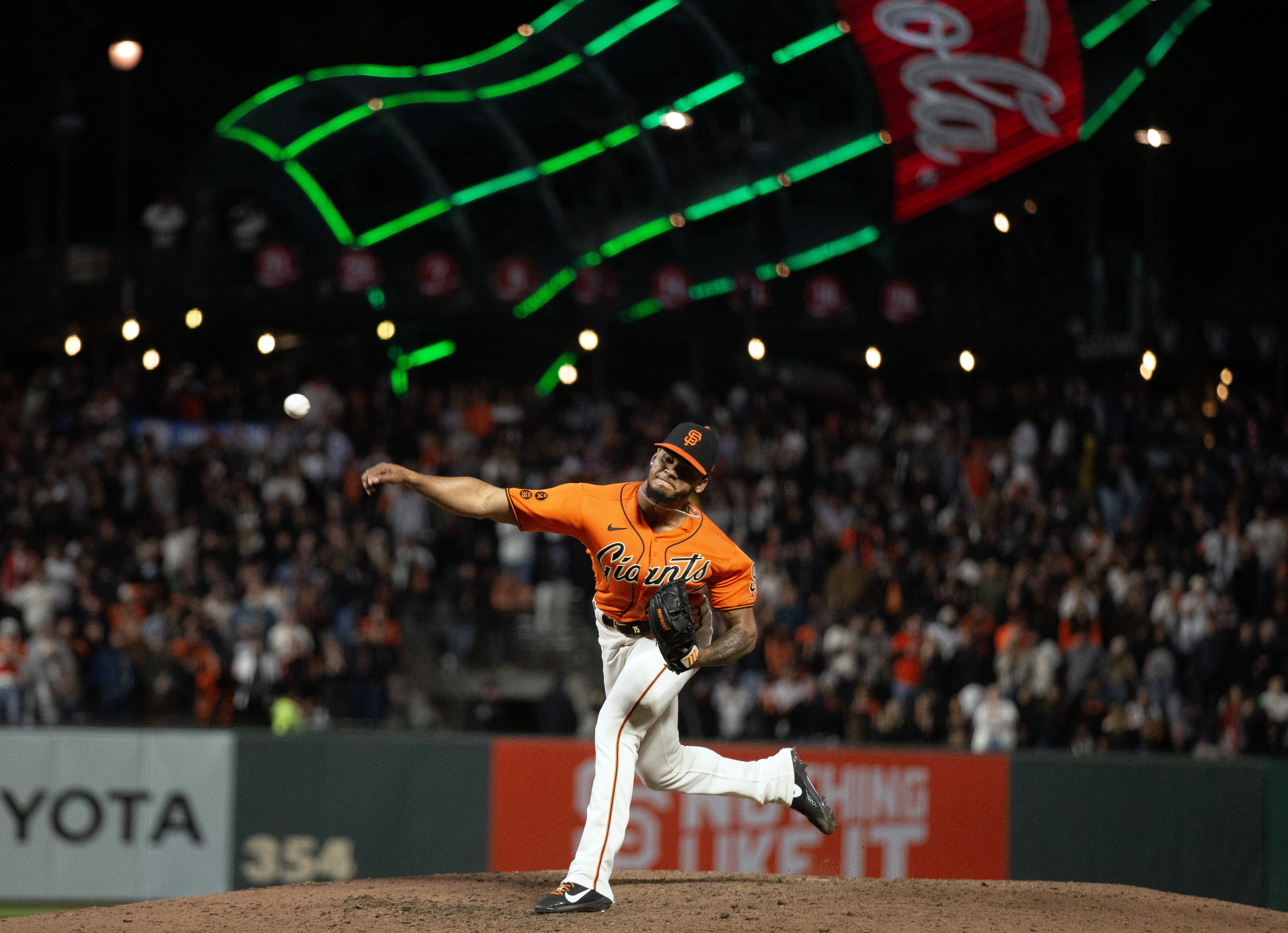 SF Giants stay hot with series win over first-place D-backs 