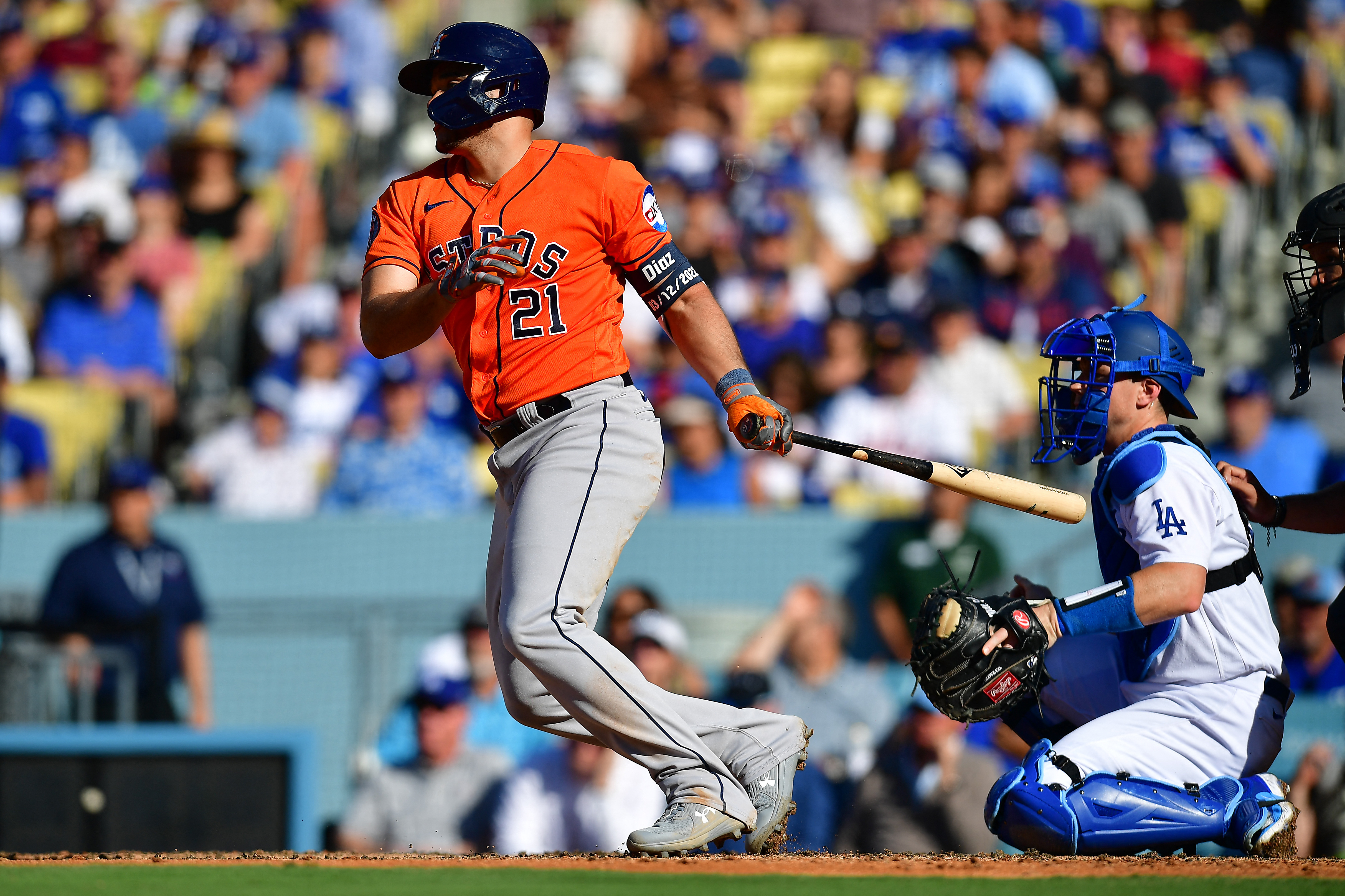 Dodgers rally in eighth, edge Astros