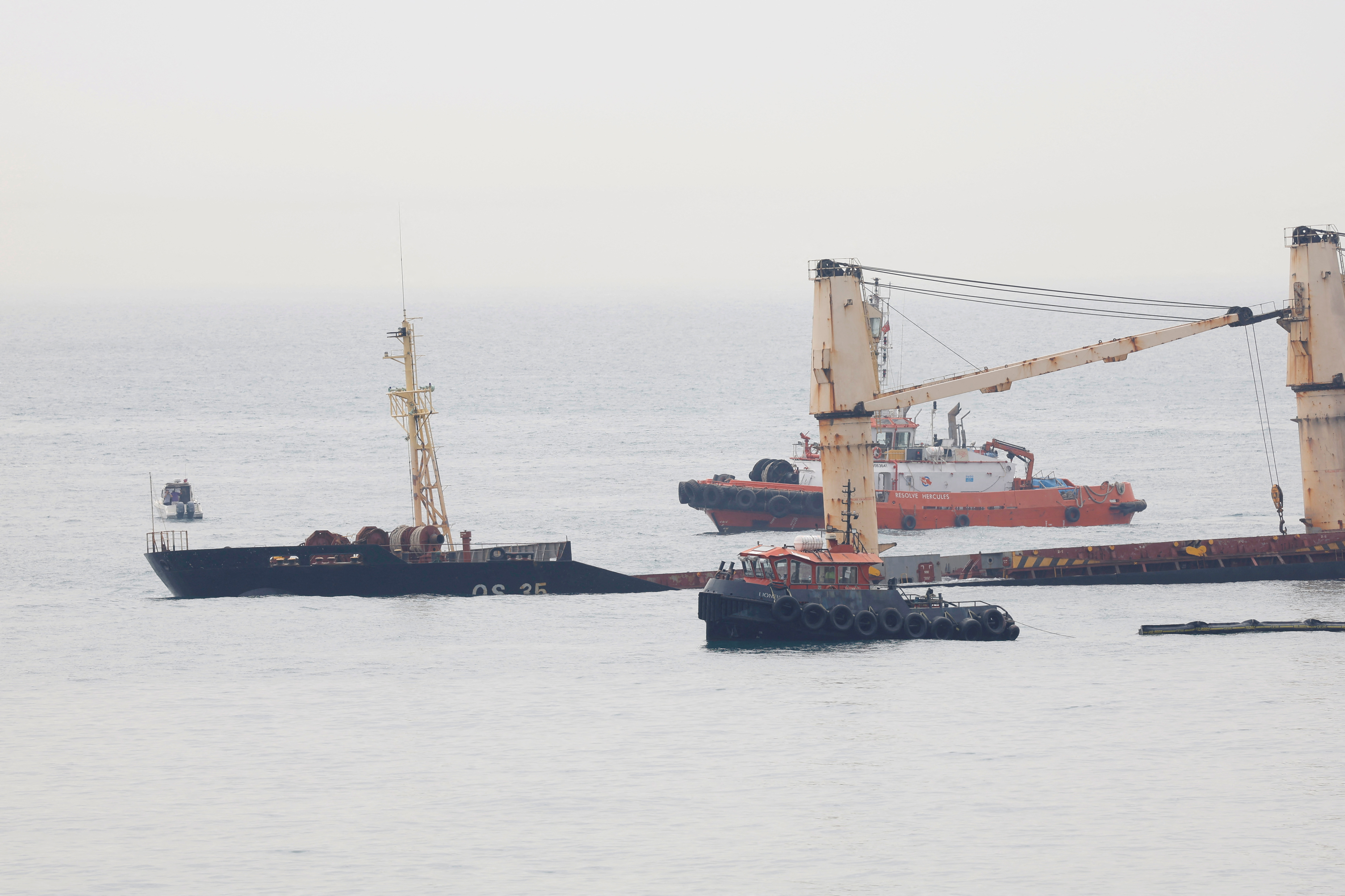 Bulk carrier beached after collision with LNG tanker in Gibraltar 