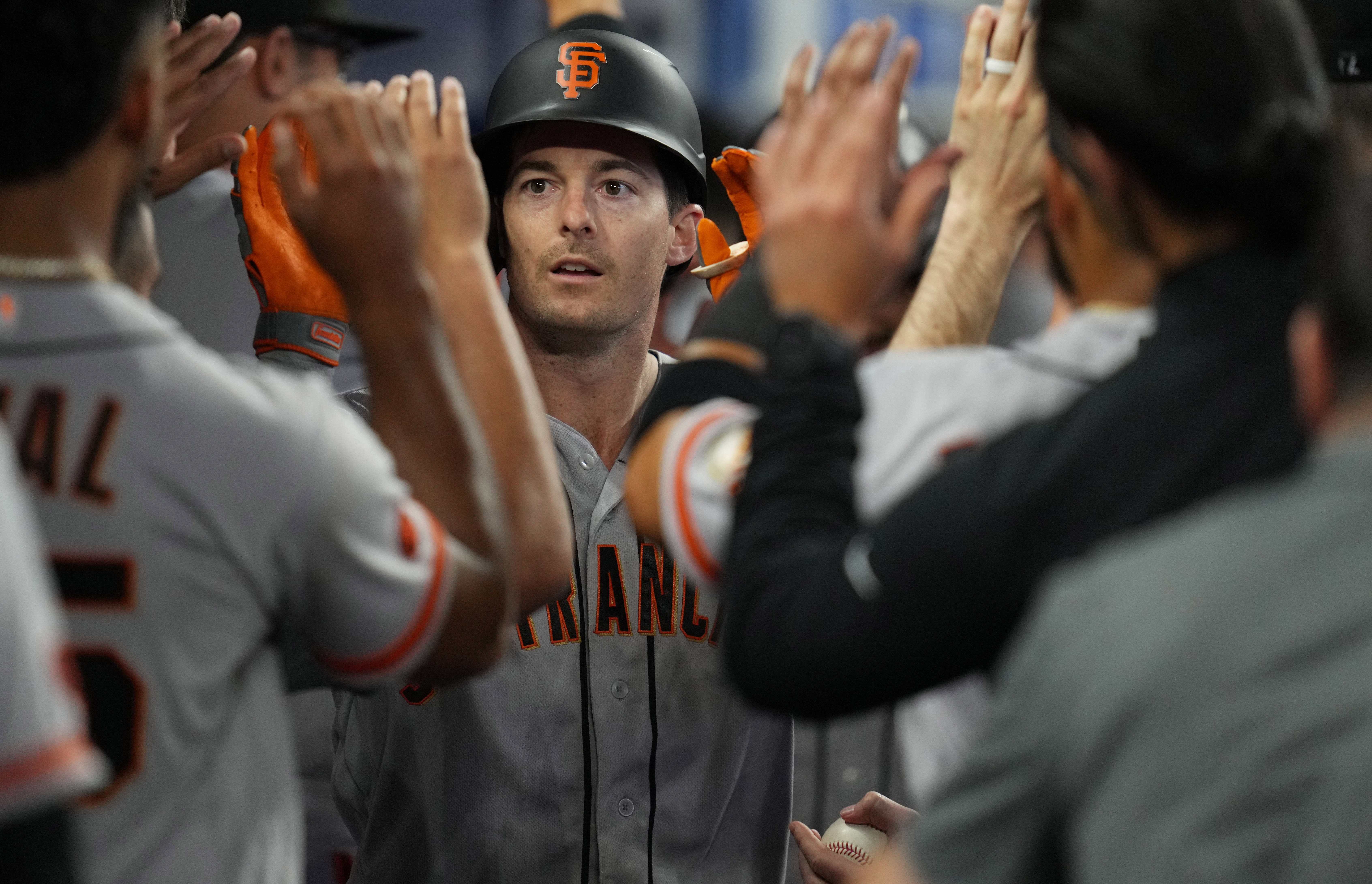 Giants explode for four runs in 11th to slay Marlins